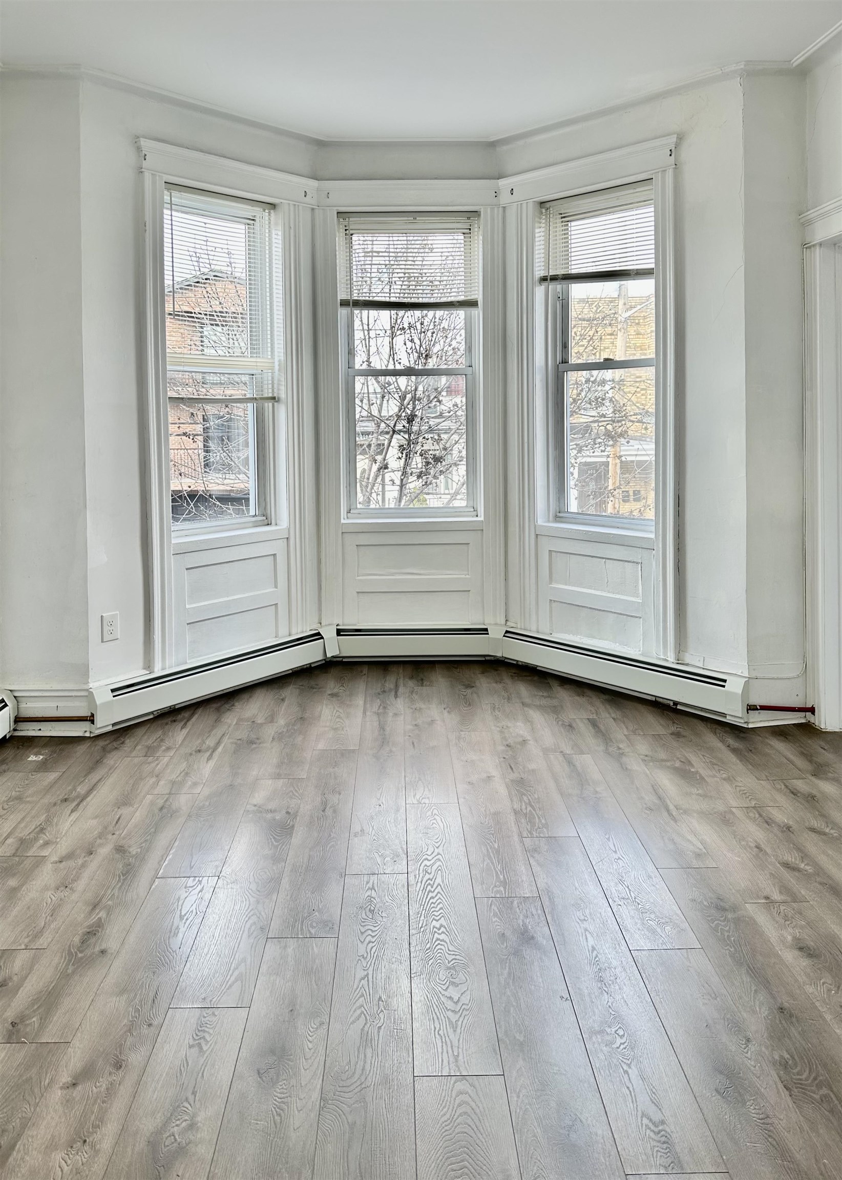 # 250013956 - For Rent in West New York NJ