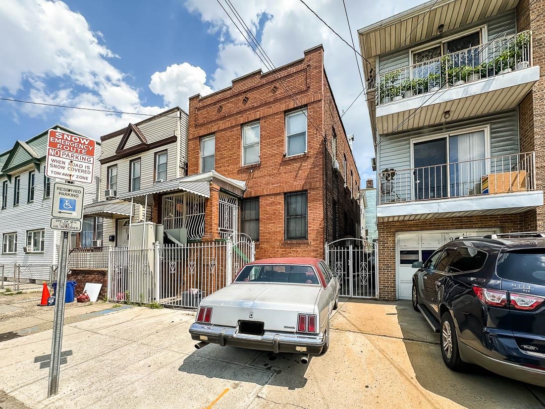 # 250013962 - For Rent in JERSEY CITY - West Bergen NJ