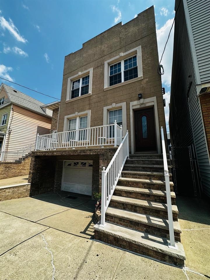 # 250013969 - For Rent in Bayonne NJ