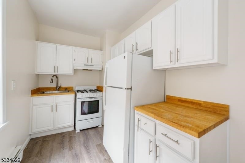 # 250013976 - For Rent in Bayonne NJ