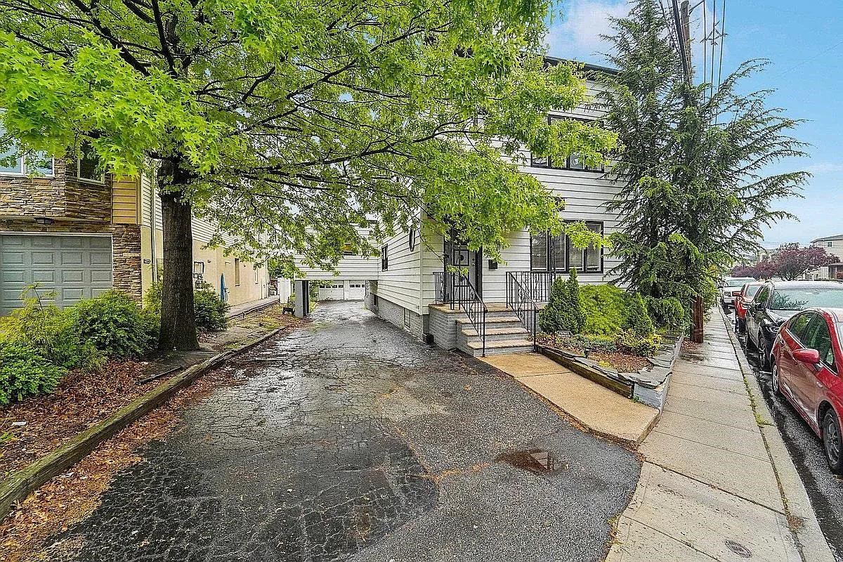 # 250013999 - For Rent in Secaucus NJ