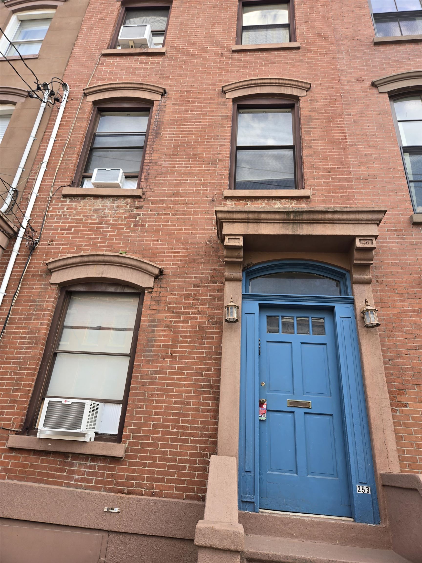 # 250014017 - For Rent in JERSEY CITY - Downtown NJ