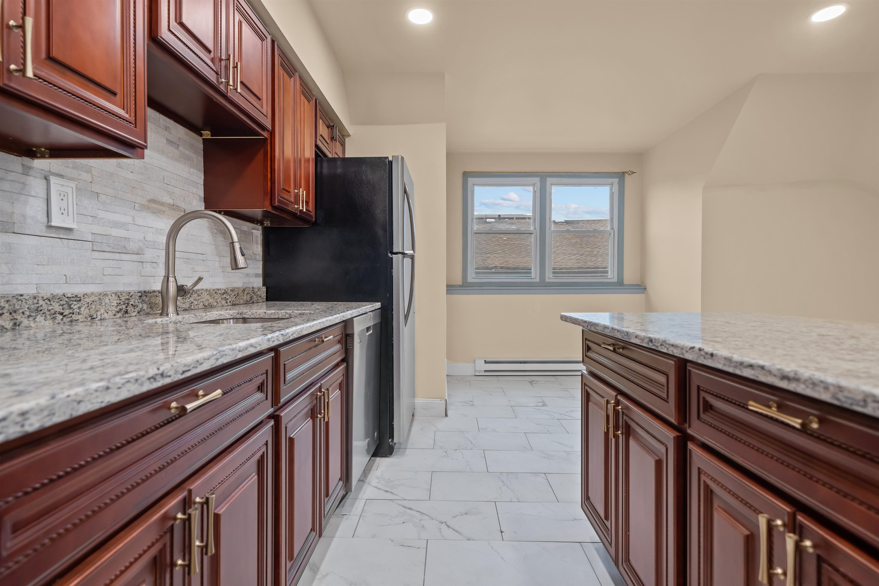 # 250014035 - For Rent in Union City NJ