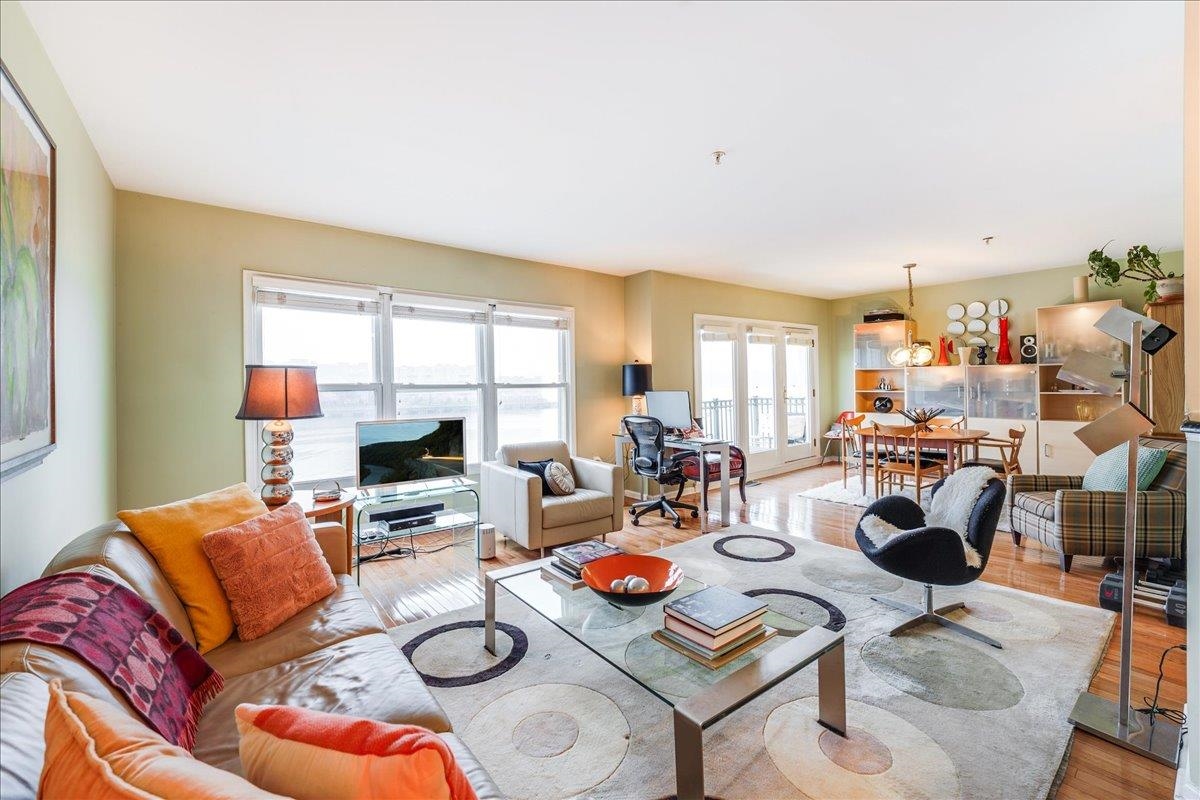 # 250014050 - For Rent in Edgewater NJ