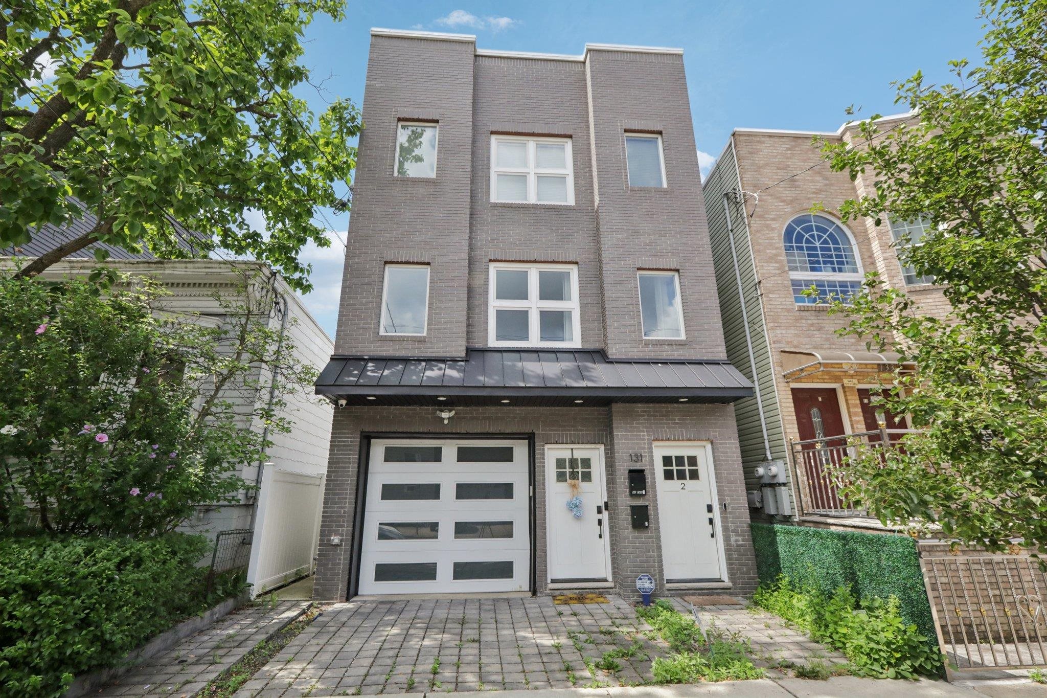 # 250014061 - For Rent in JERSEY CITY - Heights NJ