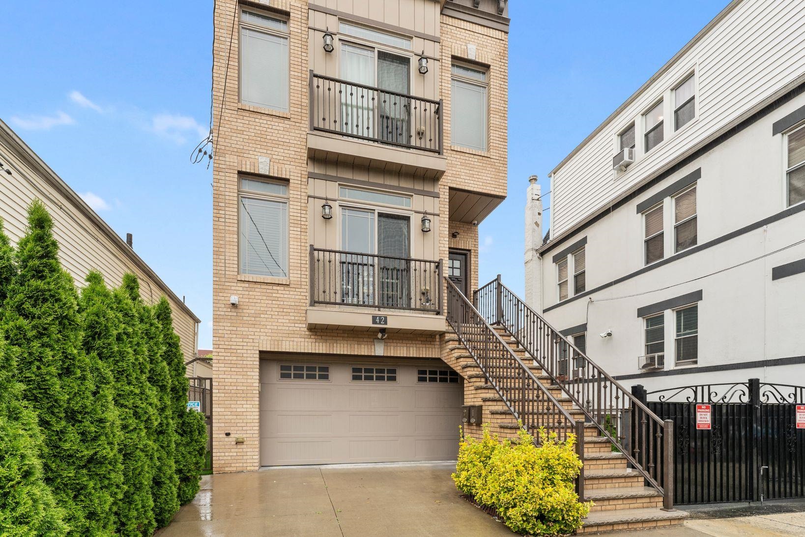 # 250014067 - For Rent in JERSEY CITY - Heights NJ