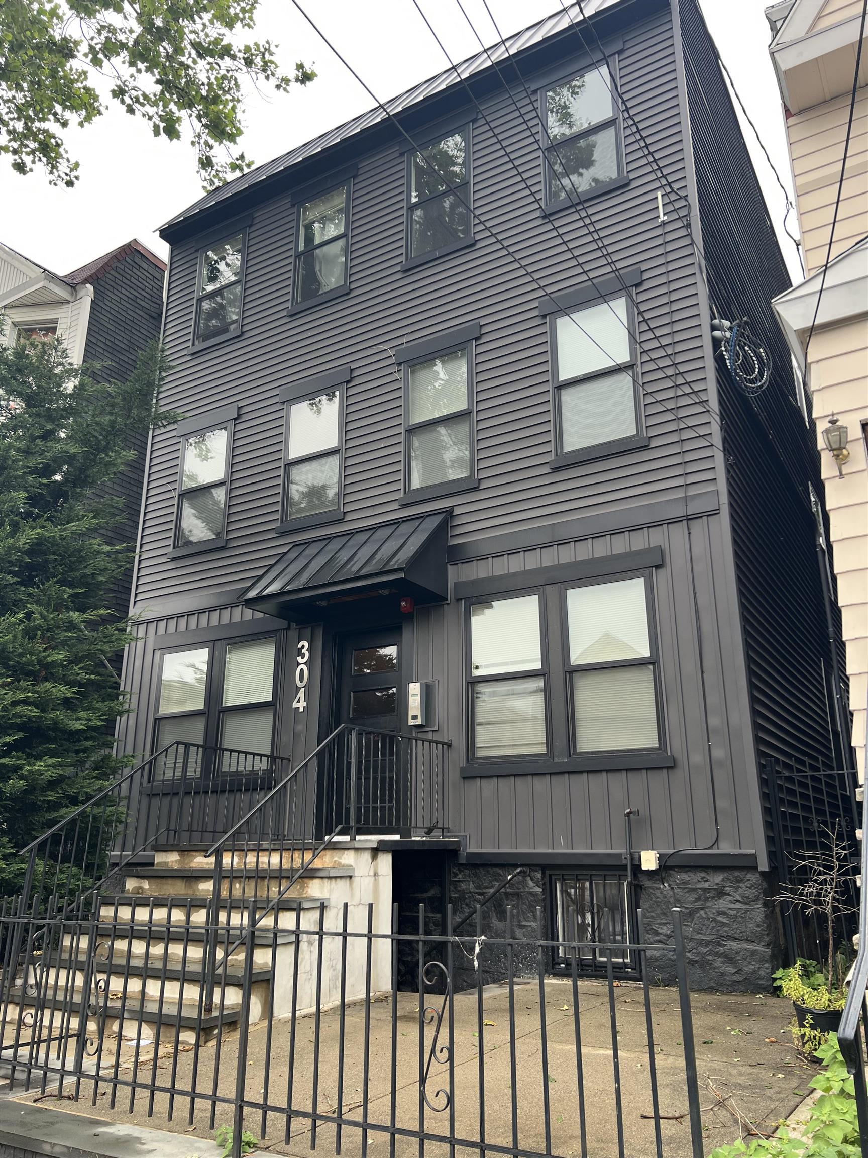 # 250014092 - For Rent in JERSEY CITY - West Bergen NJ