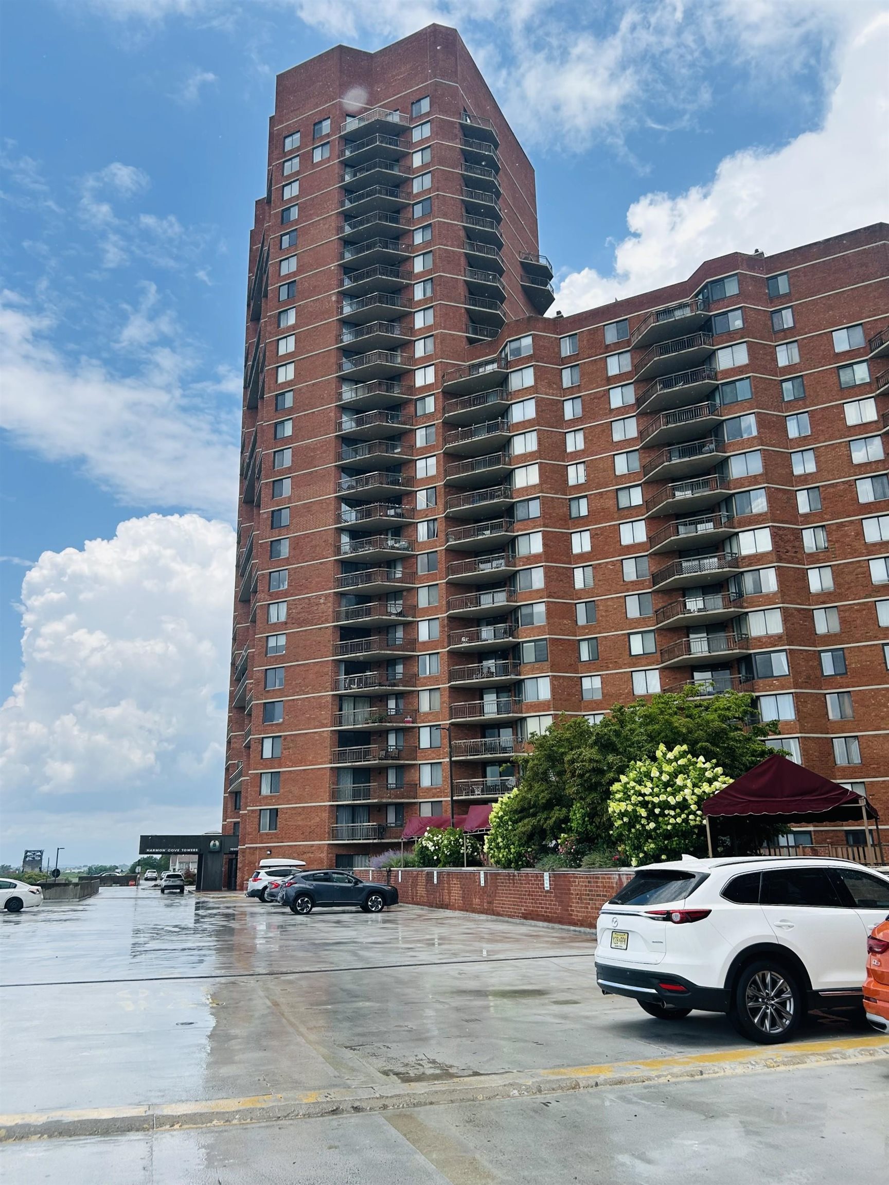 # 250014104 - For Rent in Secaucus NJ