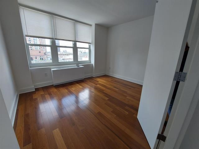 # 250014110 - For Rent in JERSEY CITY - Downtown NJ