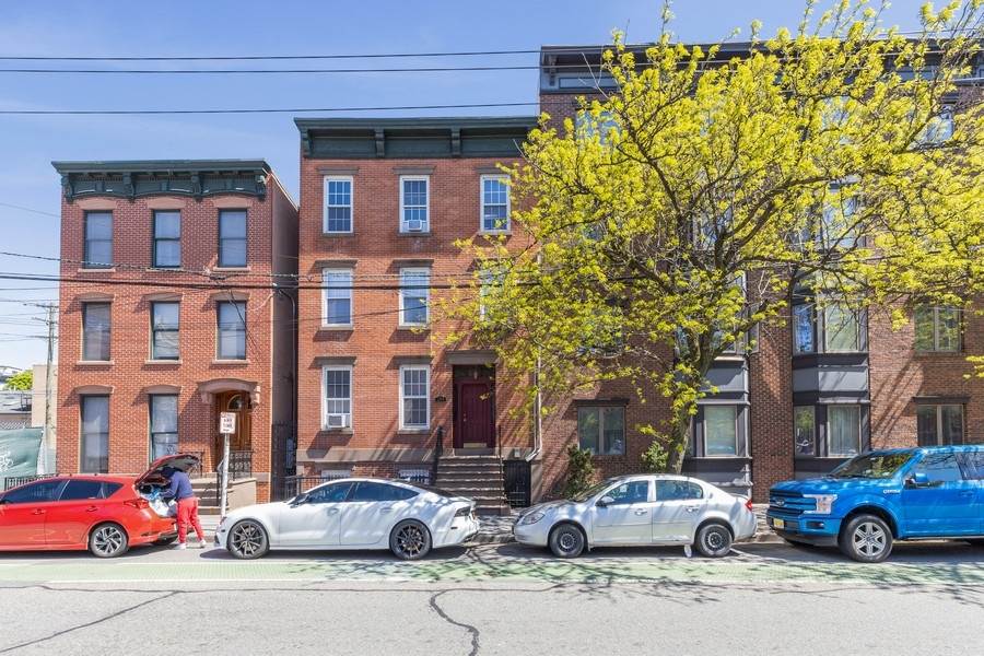 # 250014122 - For Rent in JERSEY CITY - Downtown NJ