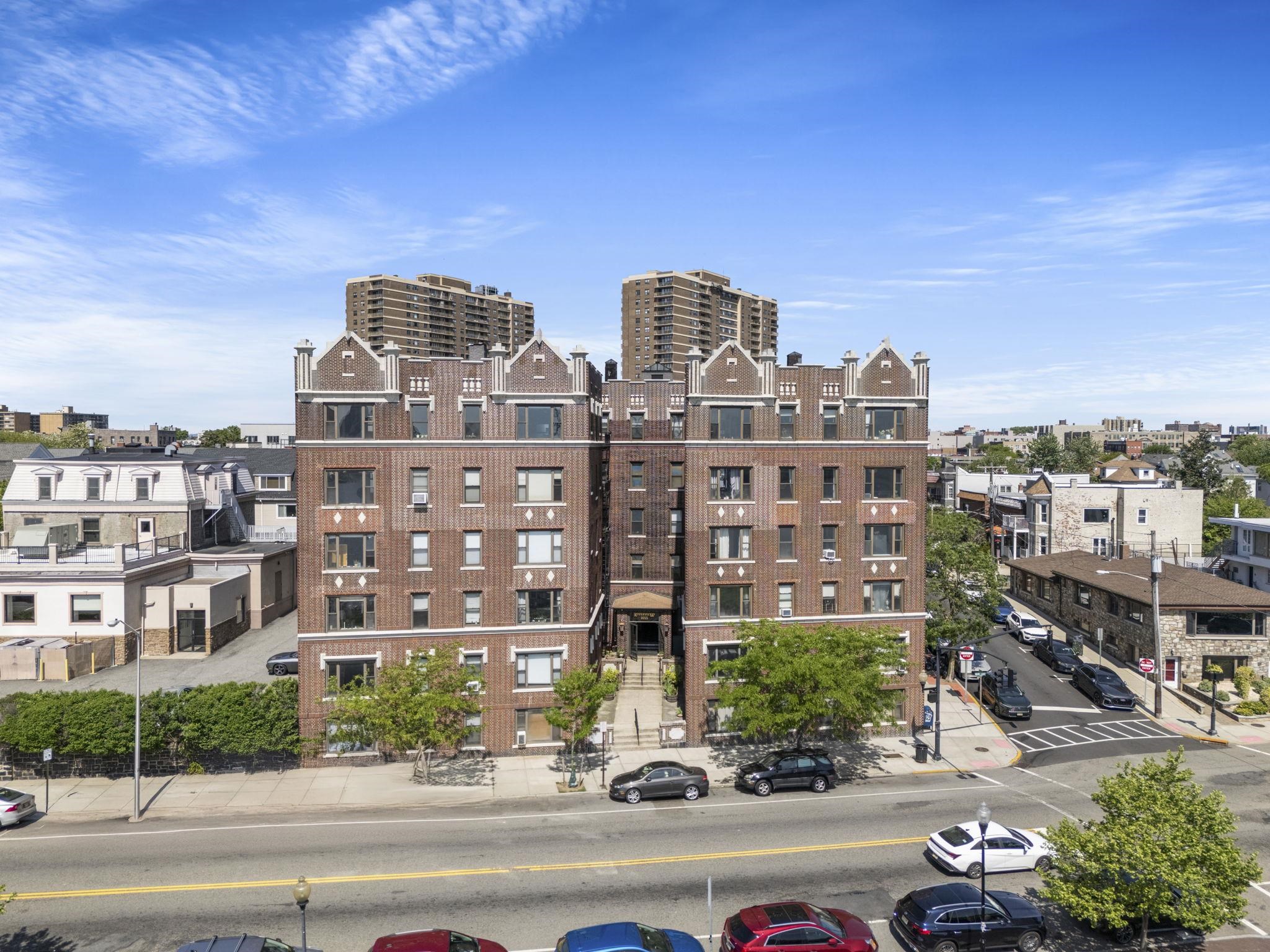 # 250014126 - For Rent in Weehawken NJ
