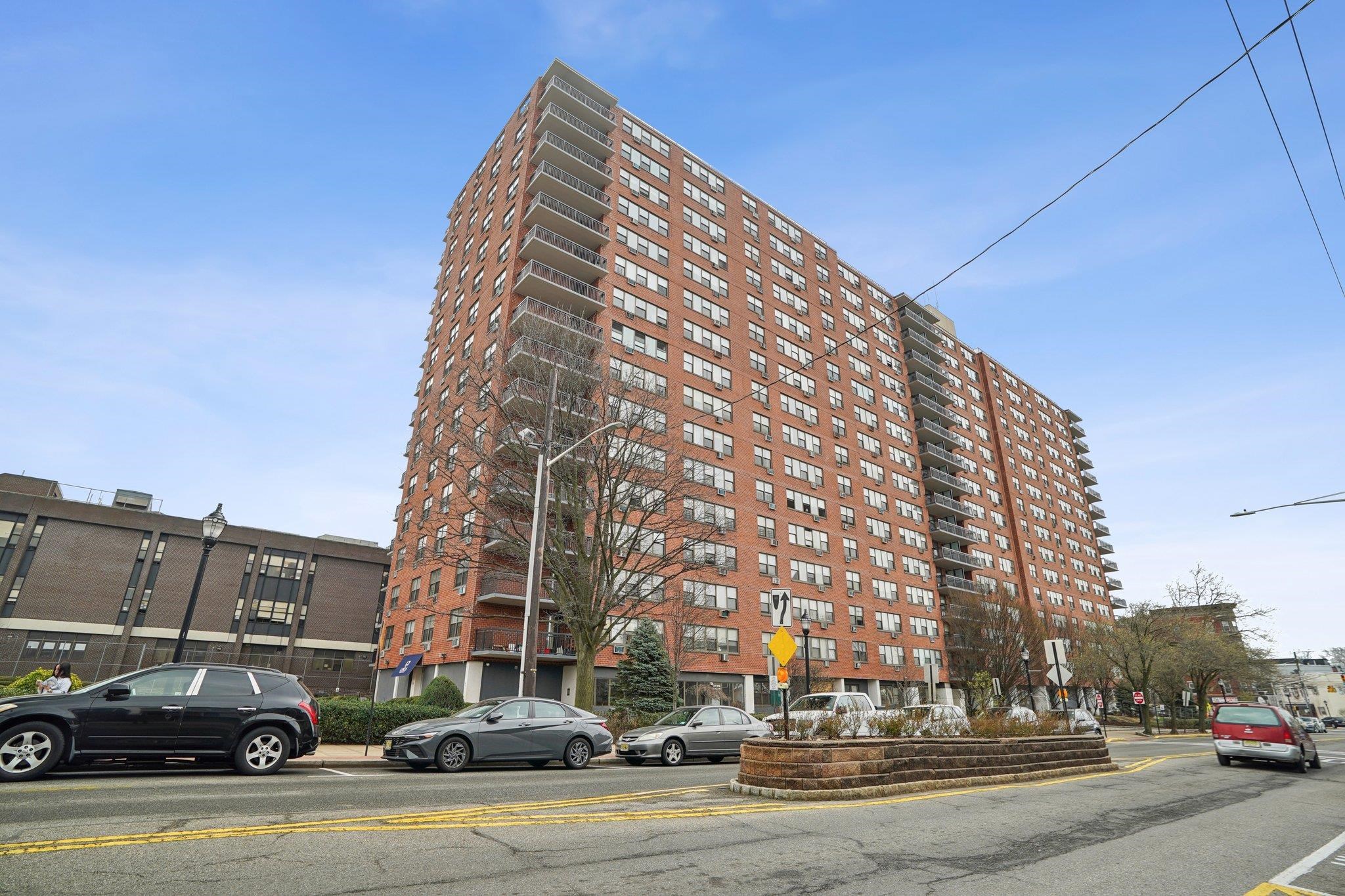 # 250014148 - For Rent in Union City NJ