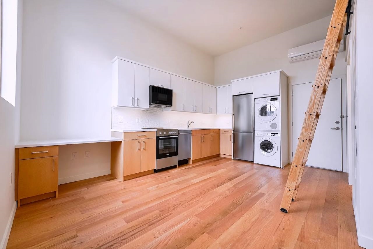 # 250014158 - For Rent in JERSEY CITY - Downtown NJ