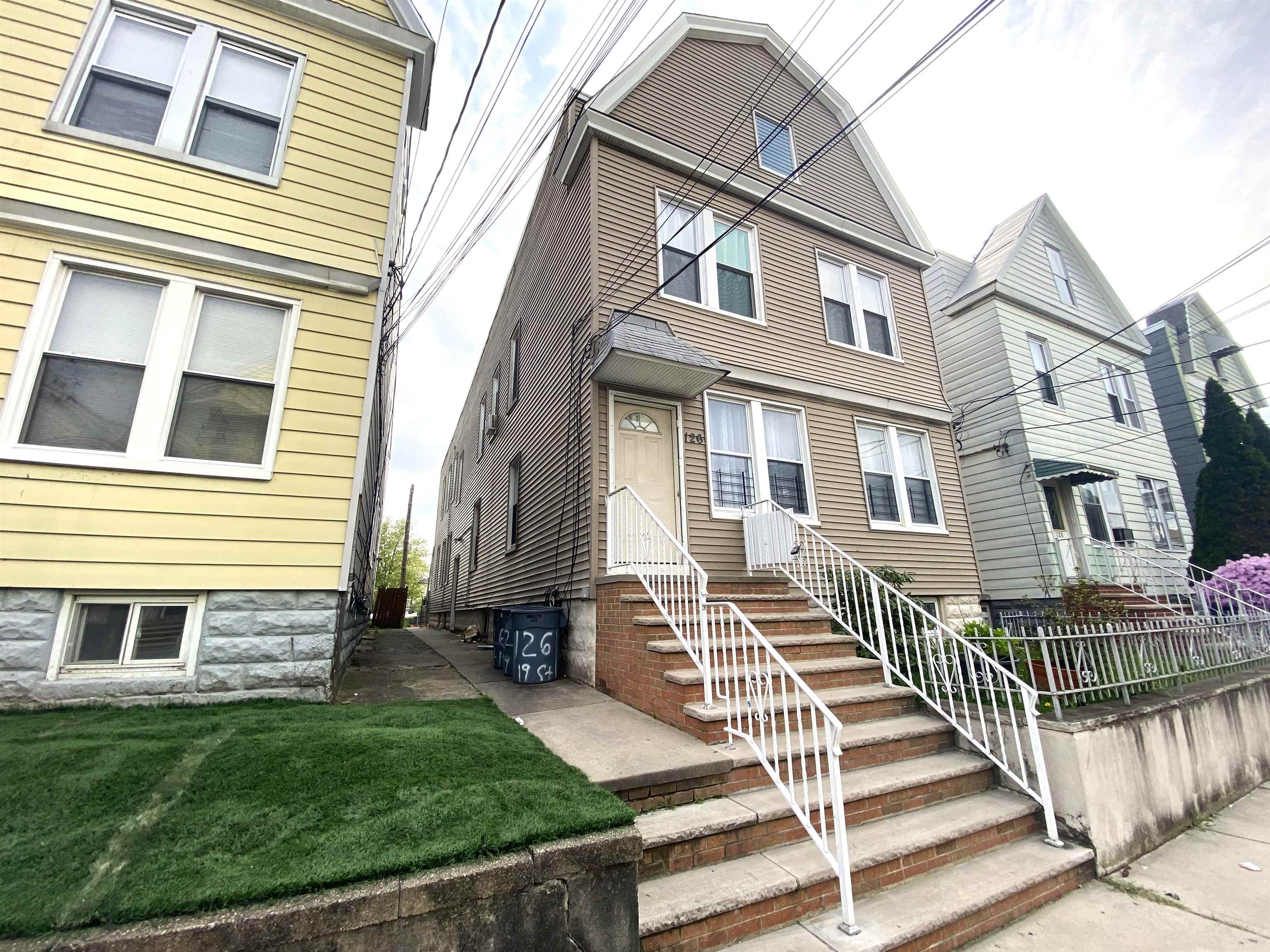 # 250014159 - For Rent in Bayonne NJ