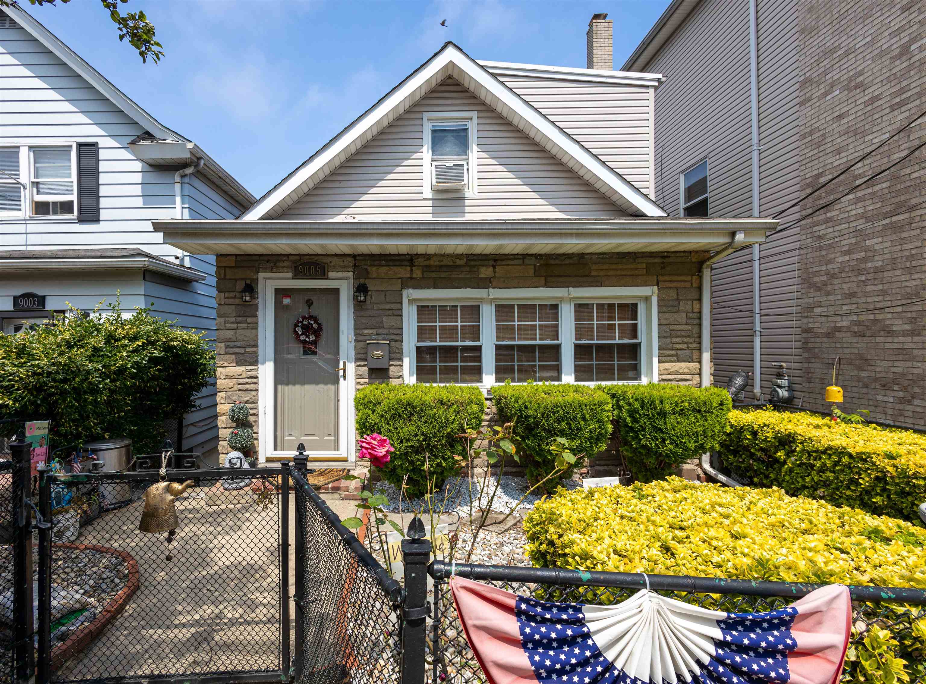 # 250014235 - For Rent in North Bergen NJ