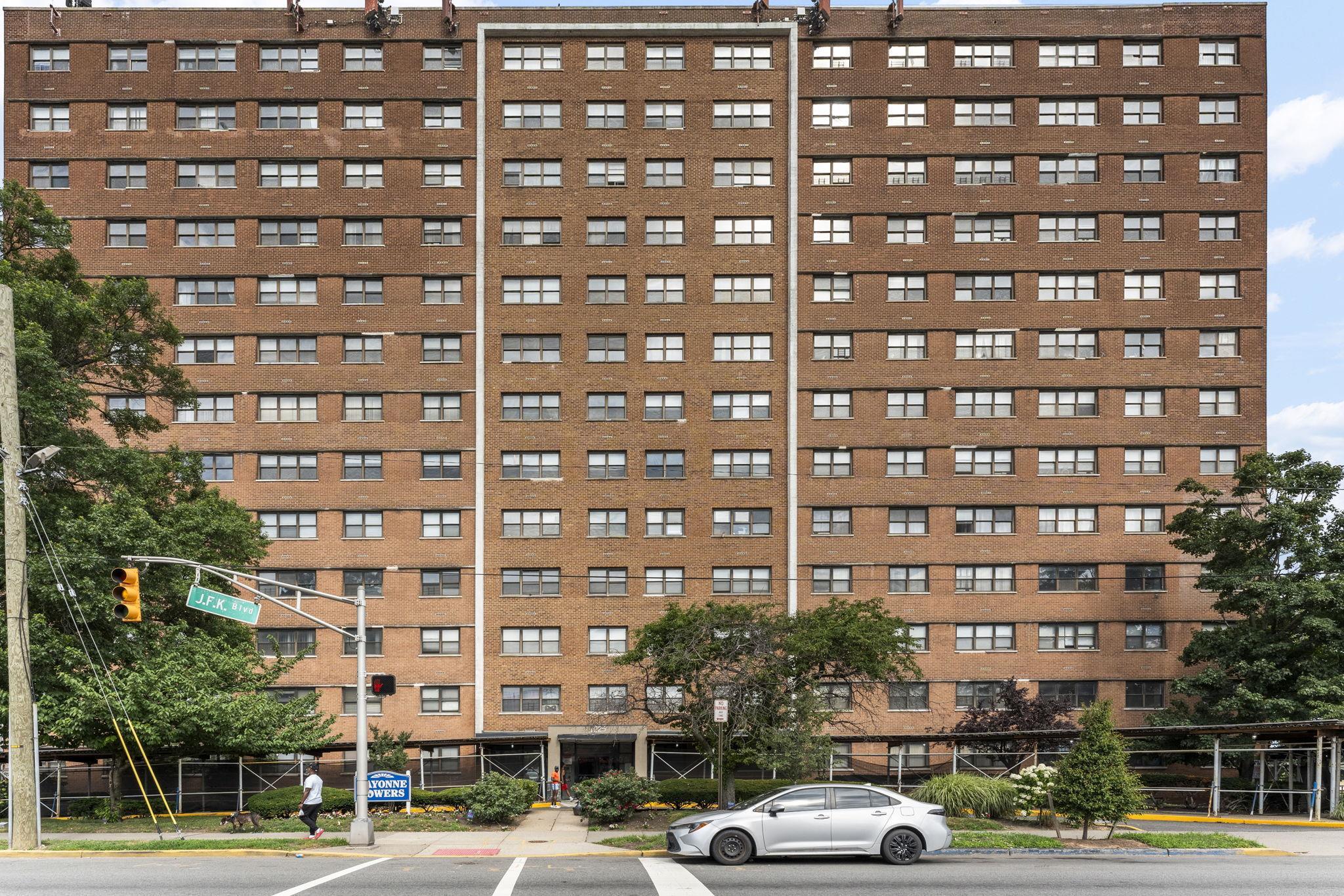 # 250014273 - For Rent in Bayonne NJ