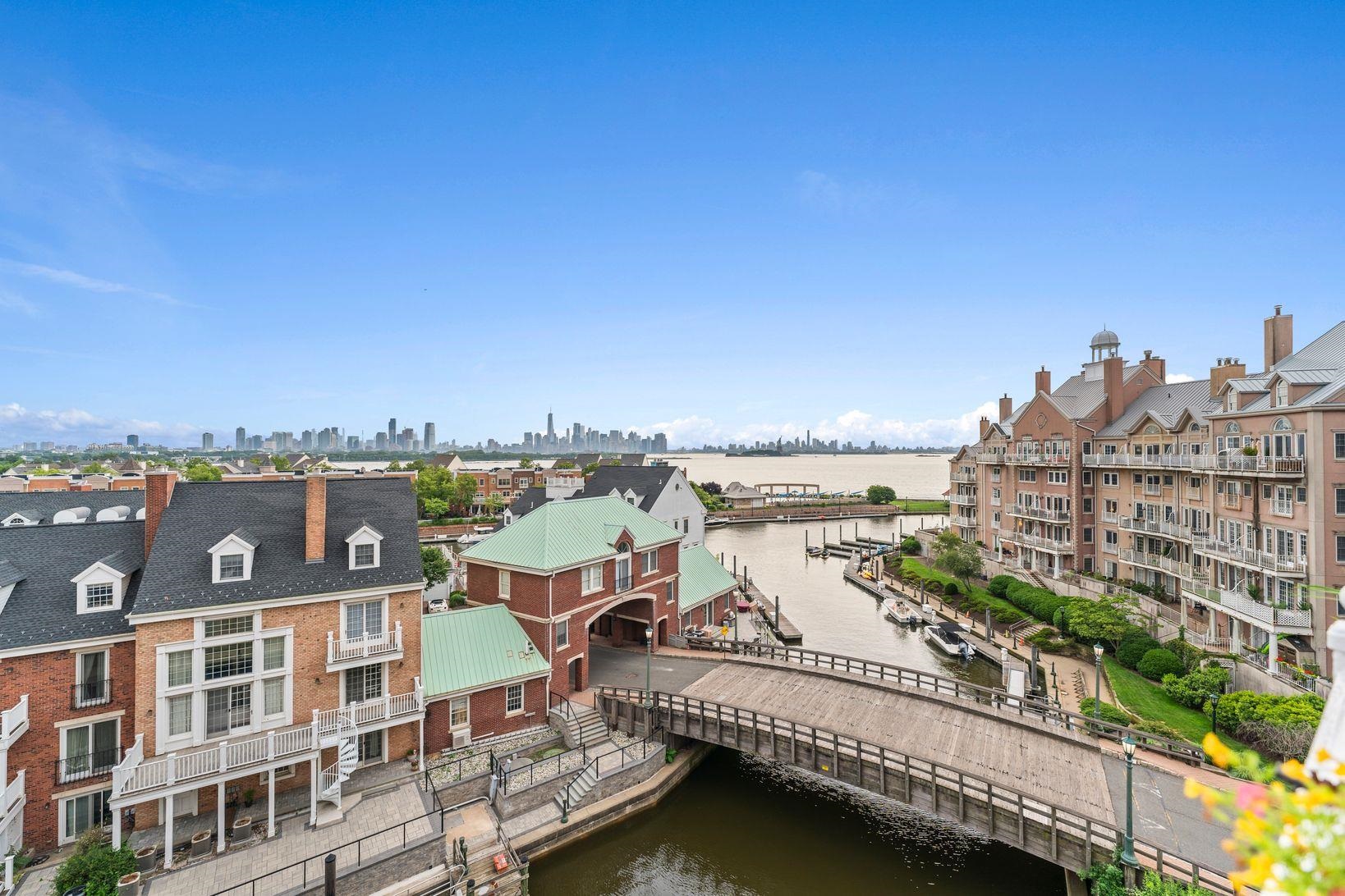# 250014283 - For Rent in JERSEY CITY - Bergen-Lafayett NJ