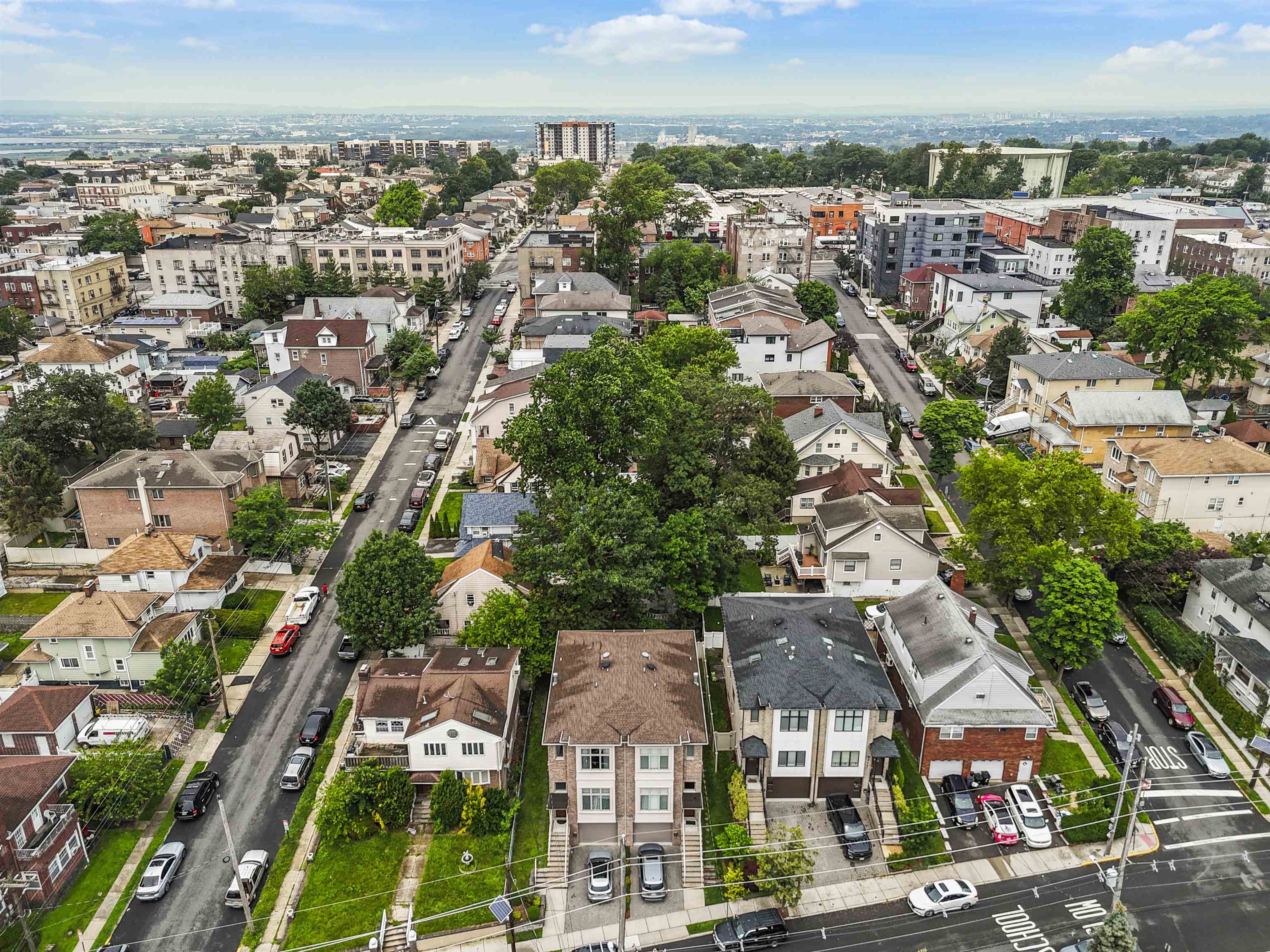 # 250014288 - For Rent in Cliffside Park NJ