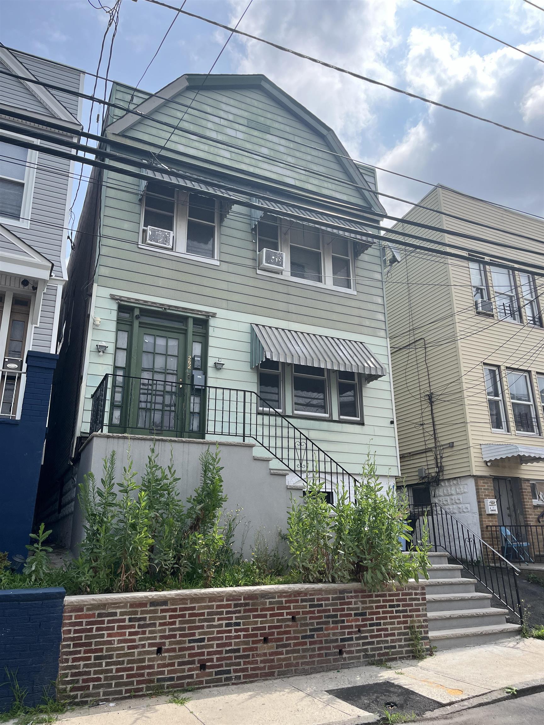 # 250014291 - For Rent in JERSEY CITY - West Bergen NJ