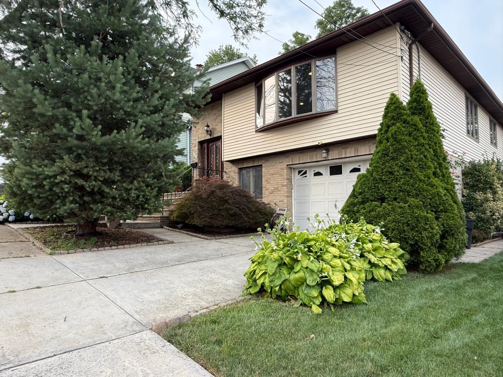 # 250014311 - For Rent in Rutherford NJ