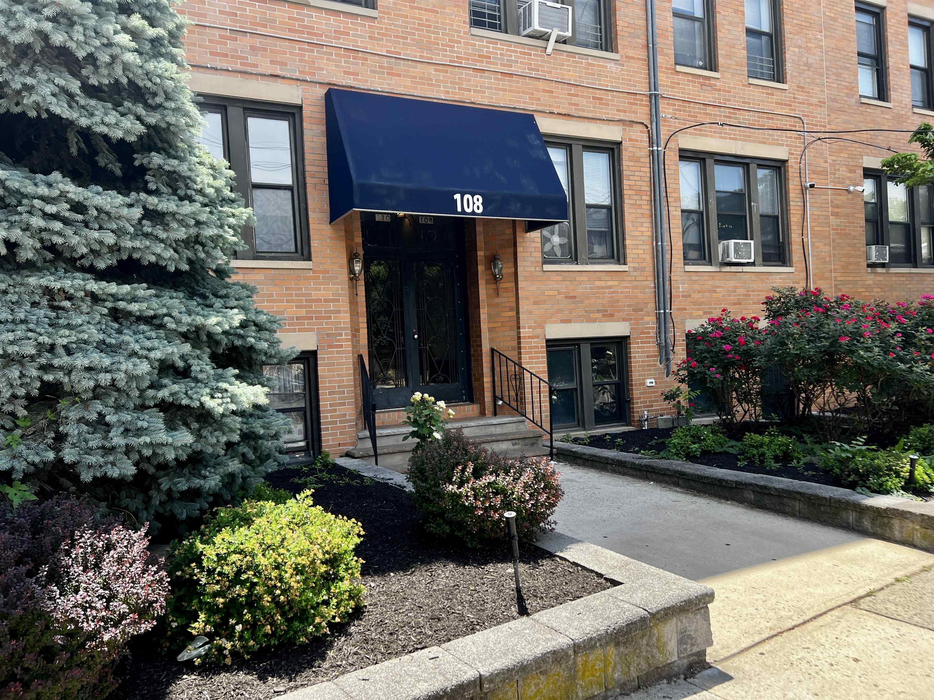 # 250014312 - For Rent in JERSEY CITY - Heights NJ