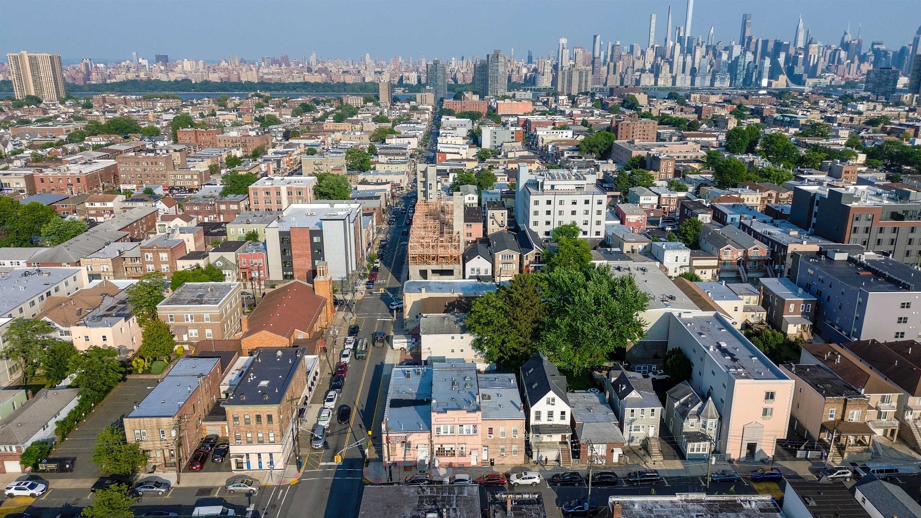 # 250014320 - For Rent in West New York NJ