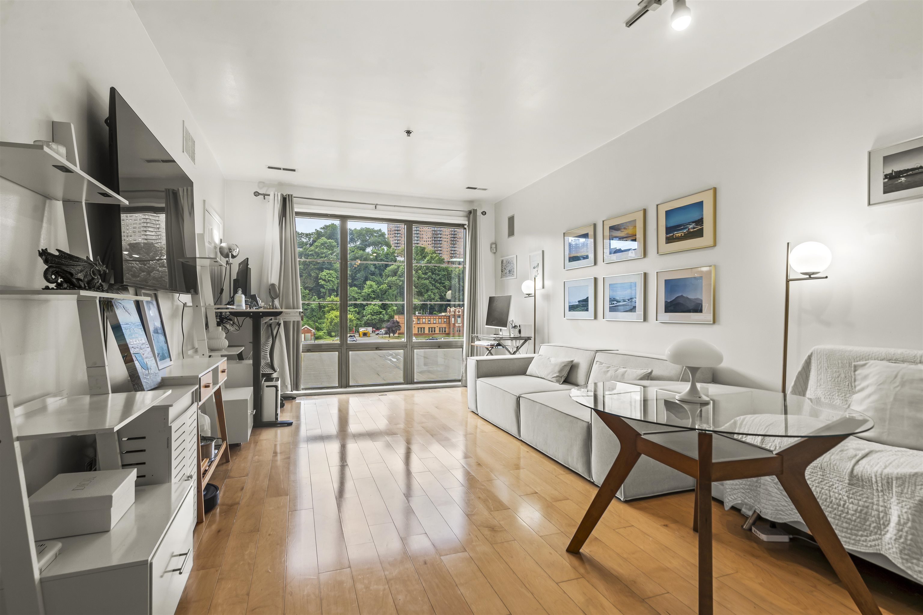 # 250014321 - For Rent in West New York NJ