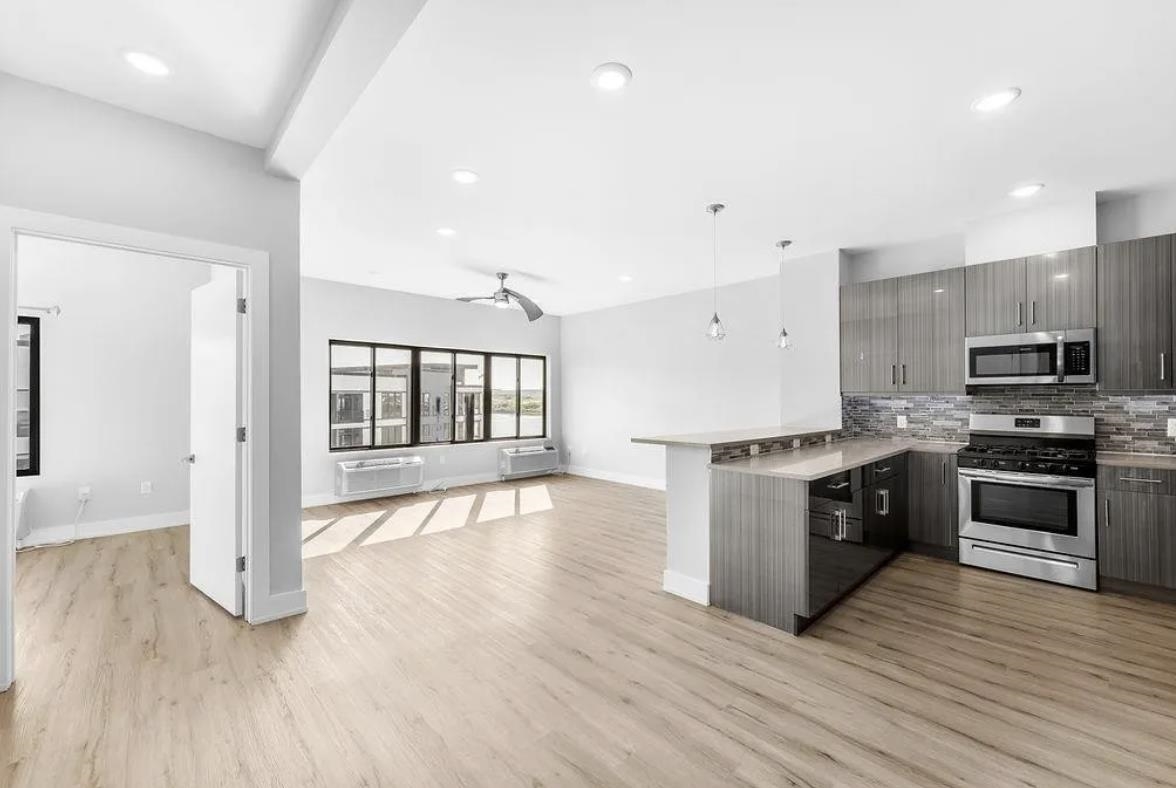 # 250014330 - For Rent in Bayonne NJ