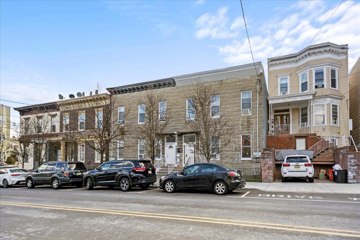 # 250014349 - For Rent in Union City NJ