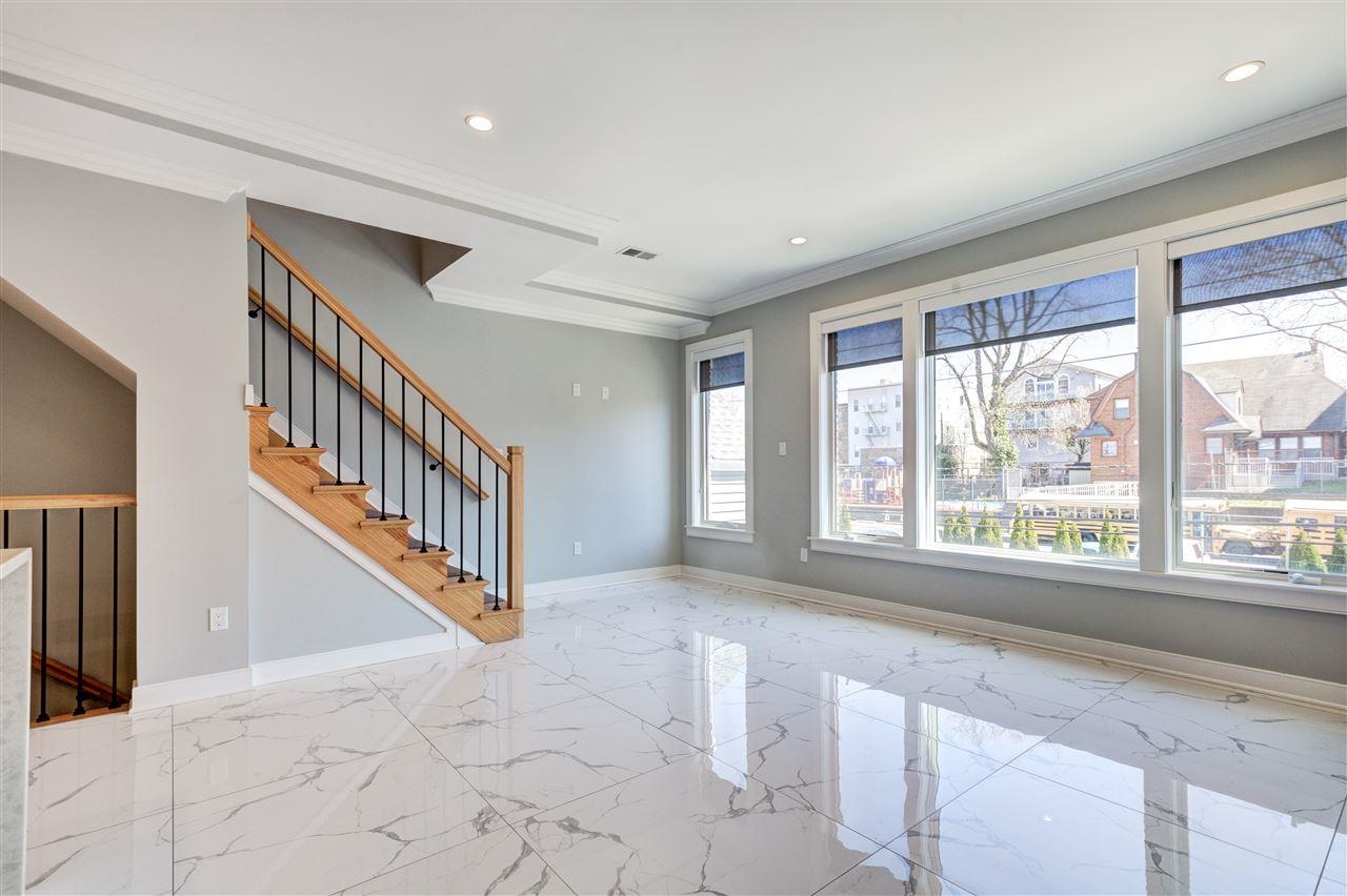 # 250014393 - For Rent in JERSEY CITY - Heights NJ