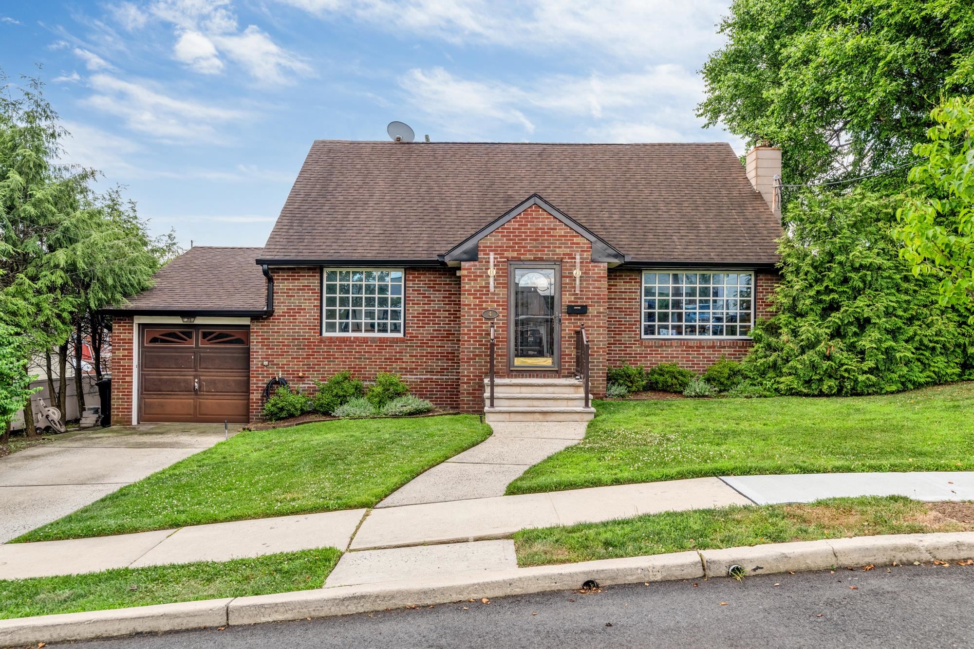 # 250014441 - For Rent in Secaucus NJ
