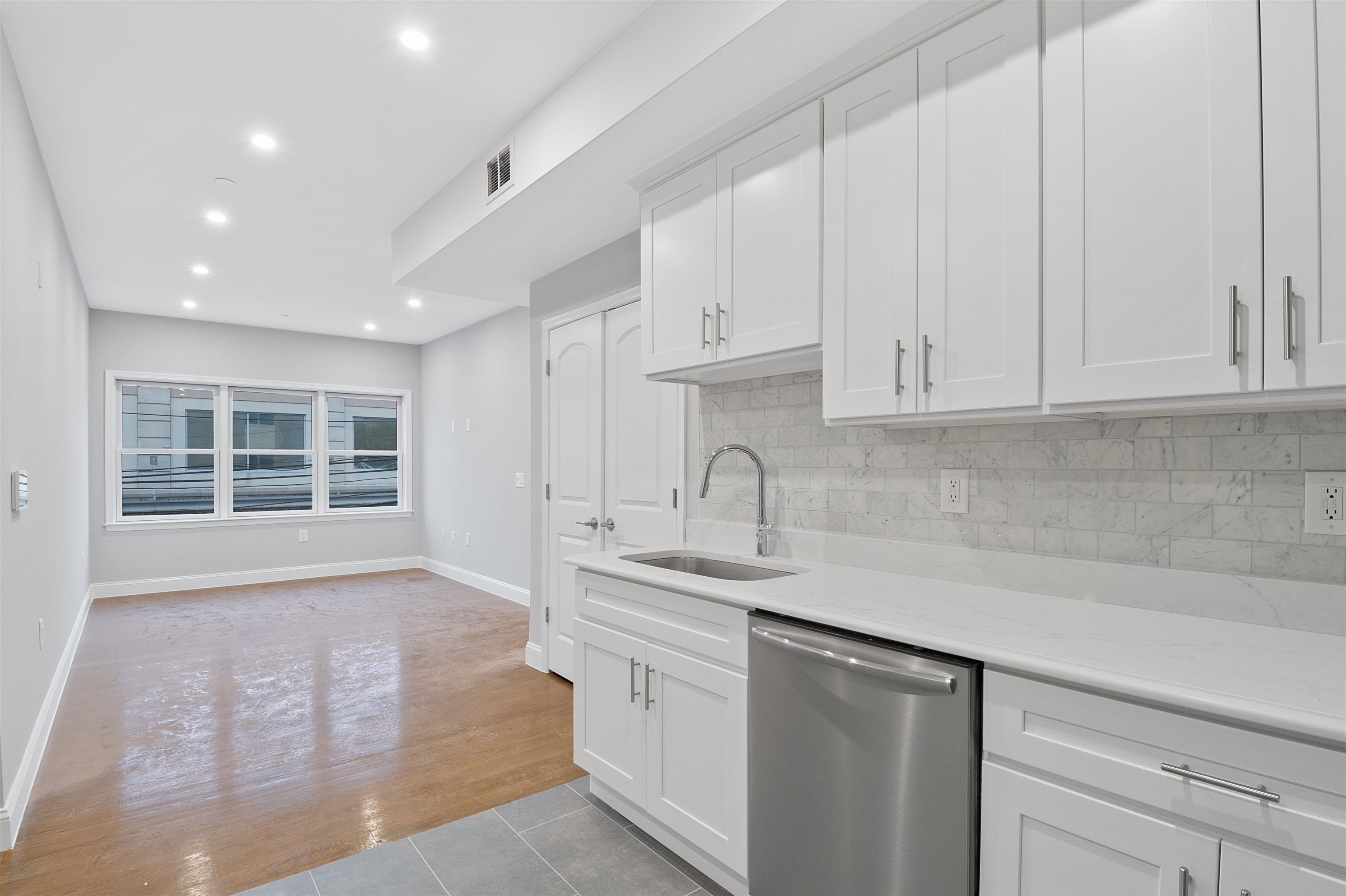 # 250014451 - For Rent in JERSEY CITY - West Bergen NJ