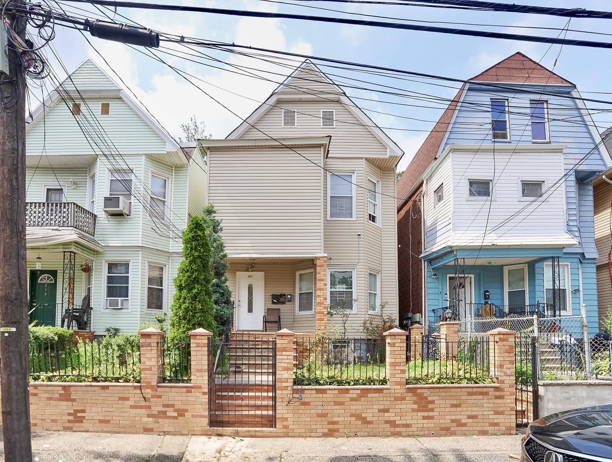 # 250014454 - For Rent in JERSEY CITY - West Bergen NJ