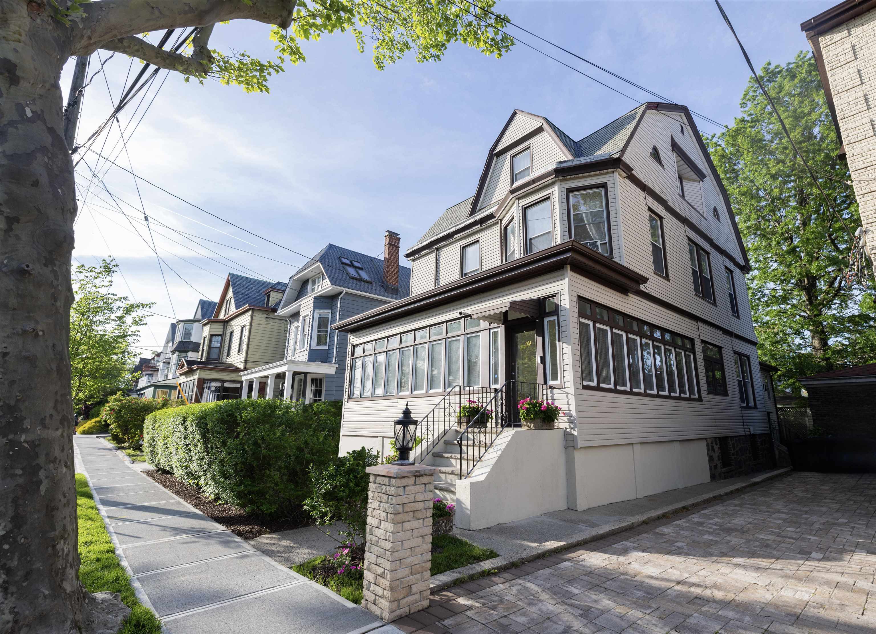 # 250014460 - For Rent in Weehawken NJ