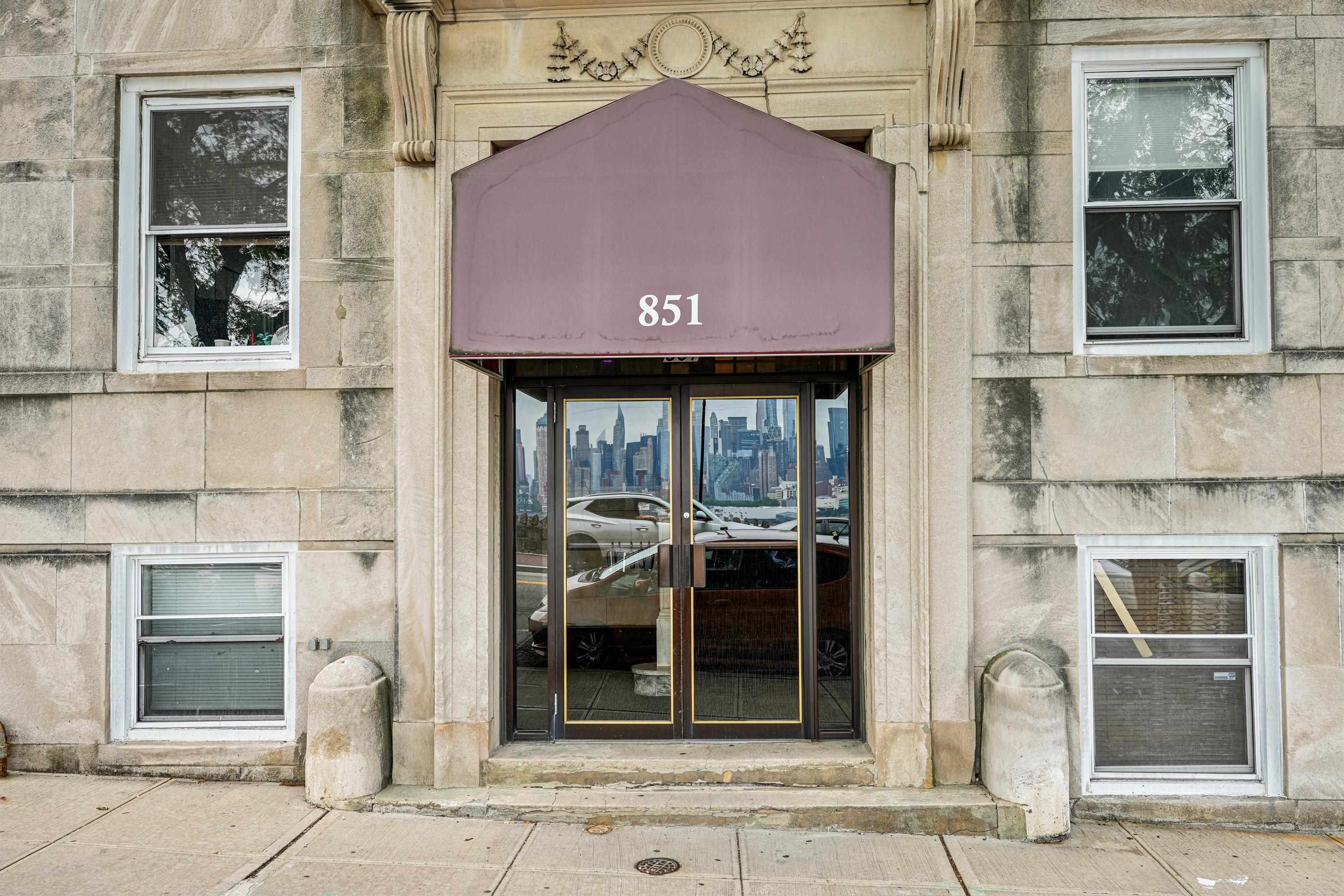 # 250014506 - For Rent in Weehawken NJ