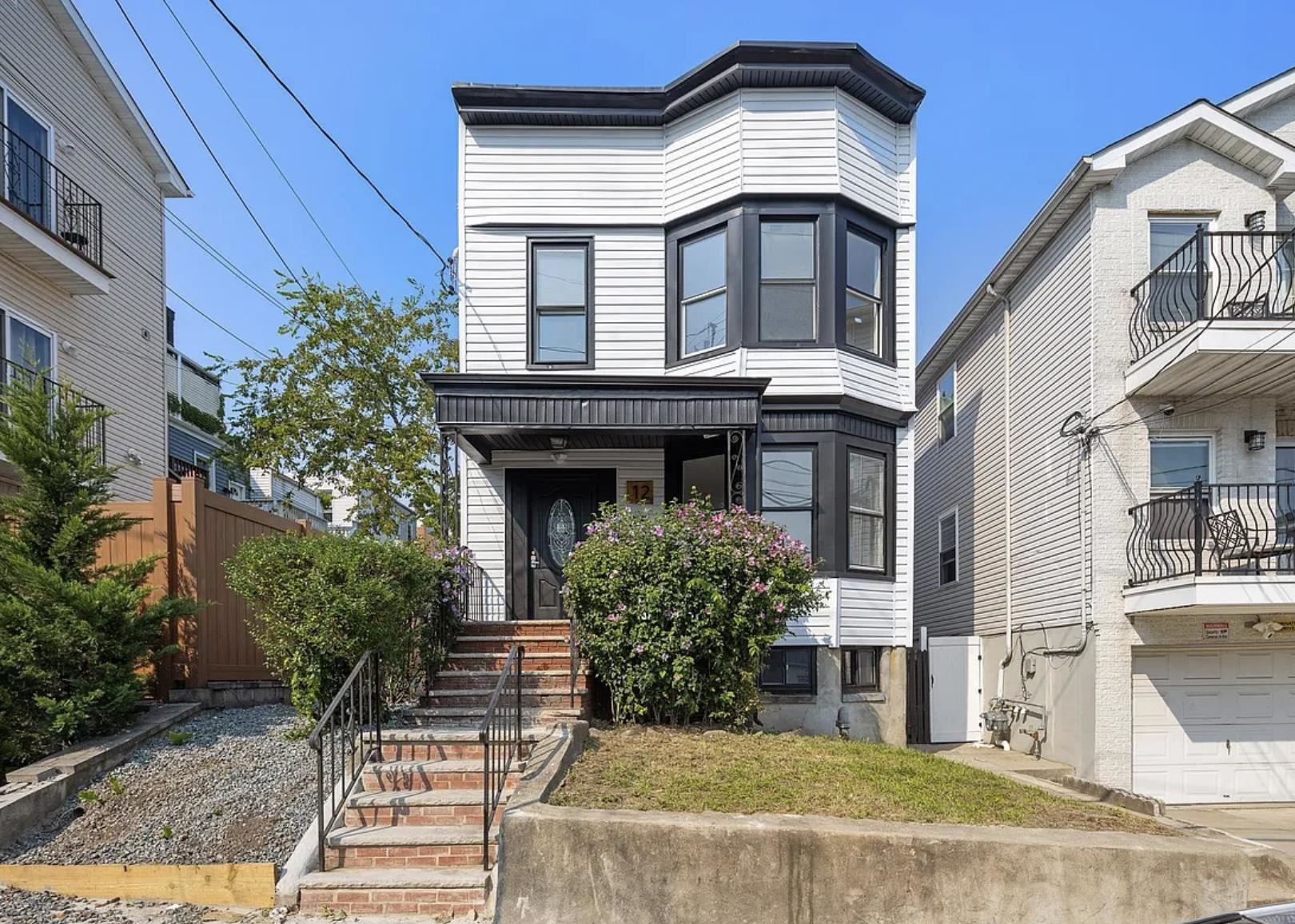 # 250014524 - For Rent in JERSEY CITY - Bergen-Lafayett NJ