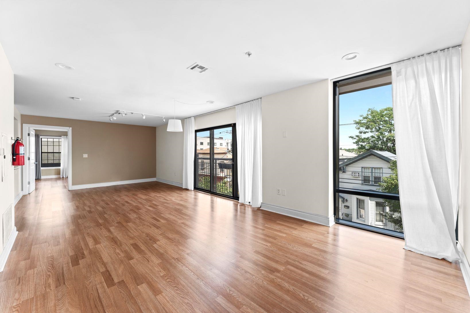 # 250014527 - For Rent in Guttenberg NJ