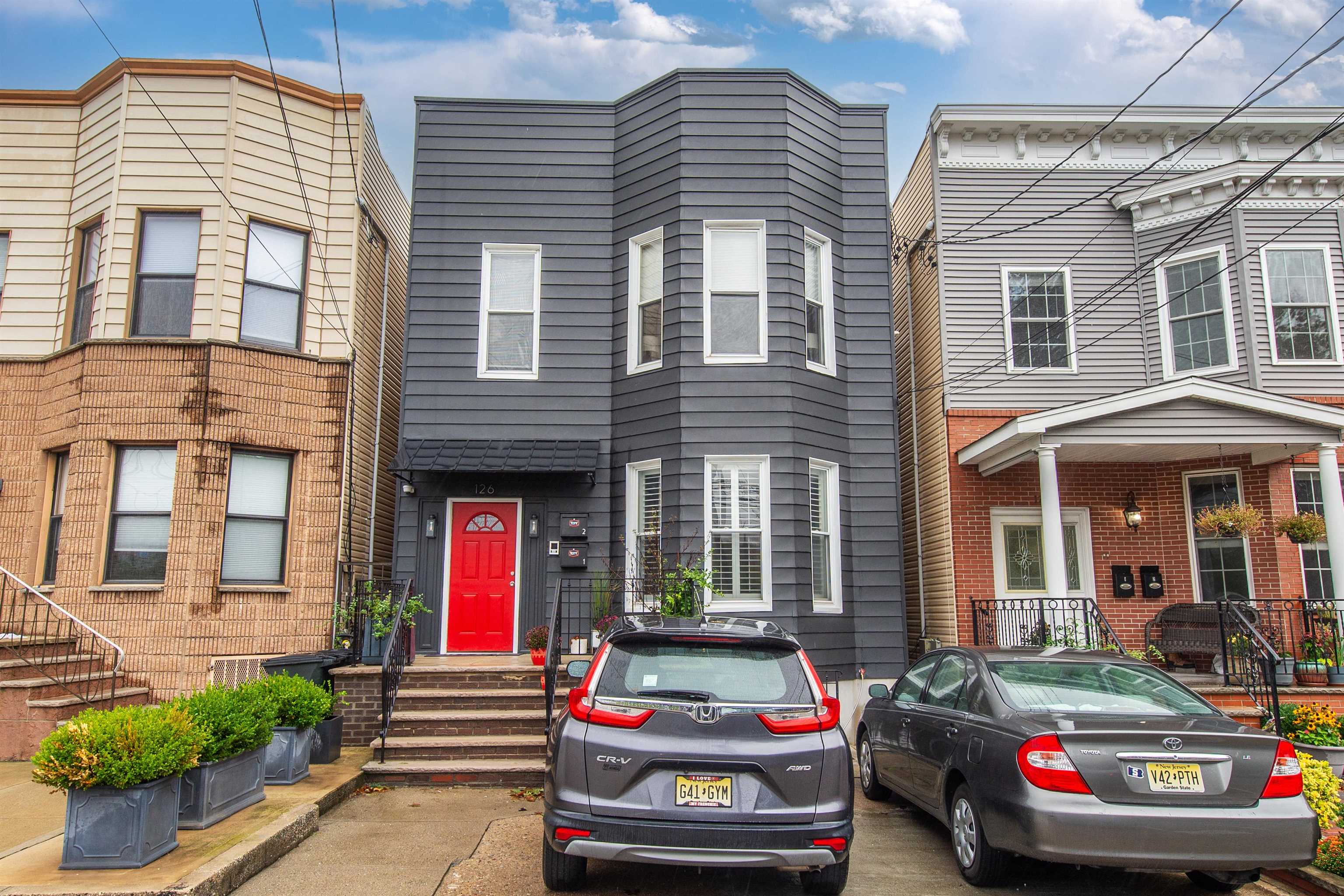 # 250014576 - For Rent in Weehawken NJ