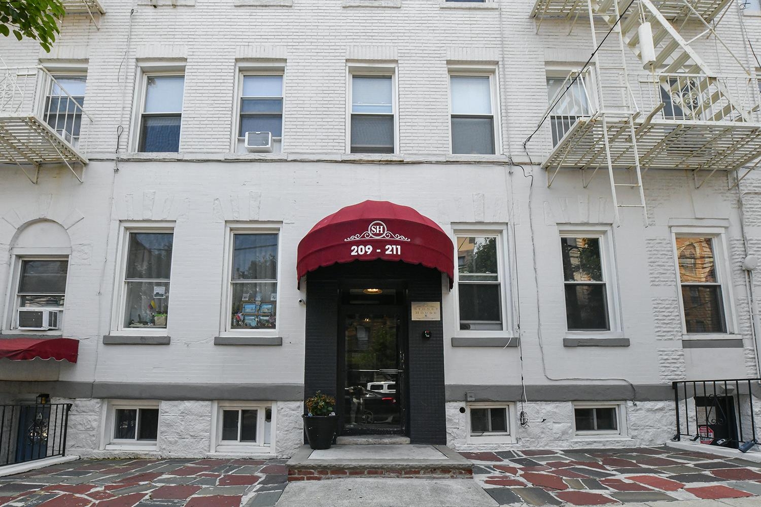# 250014584 - For Rent in Union City NJ
