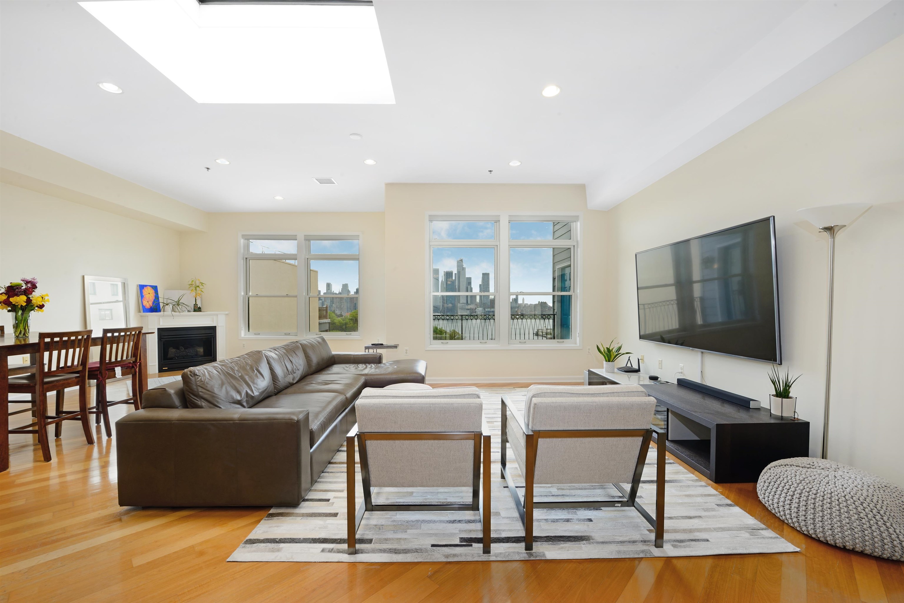 # 250014595 - For Rent in Weehawken NJ