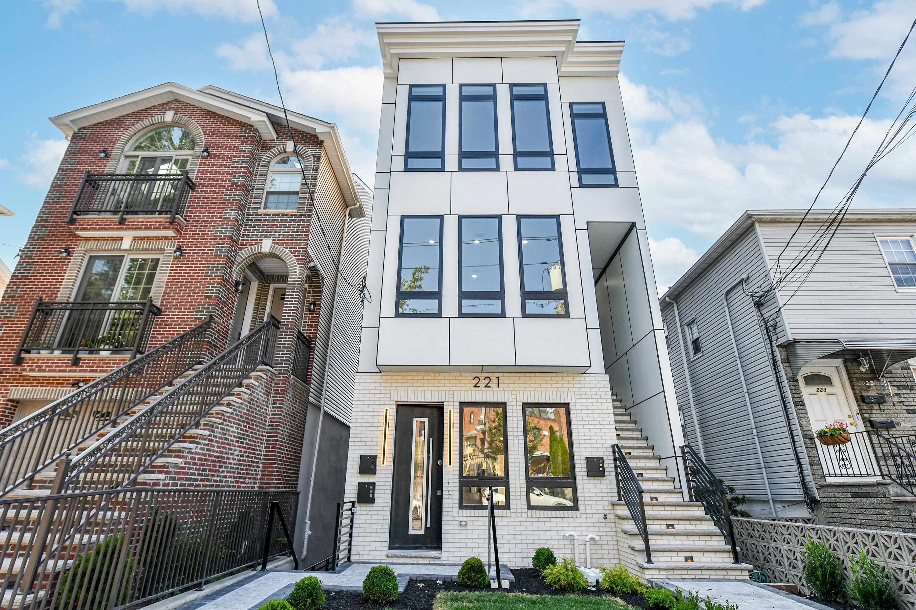 # 250014597 - For Rent in JERSEY CITY - Heights NJ