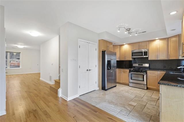 # 250014599 - For Rent in JERSEY CITY - Bergen-Lafayett NJ