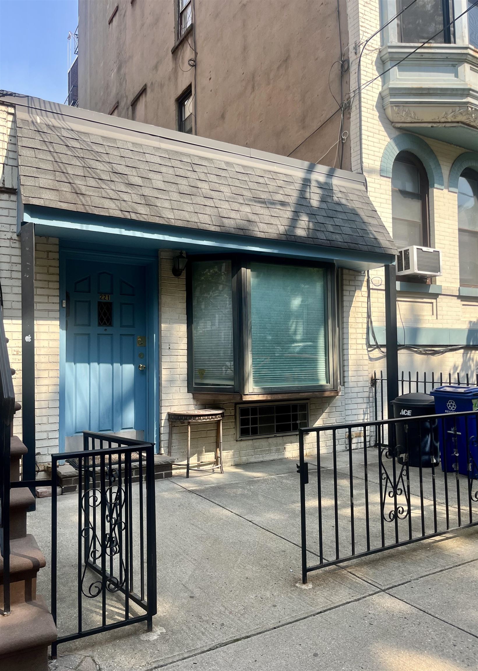 # 250014624 - For Rent in Hoboken NJ