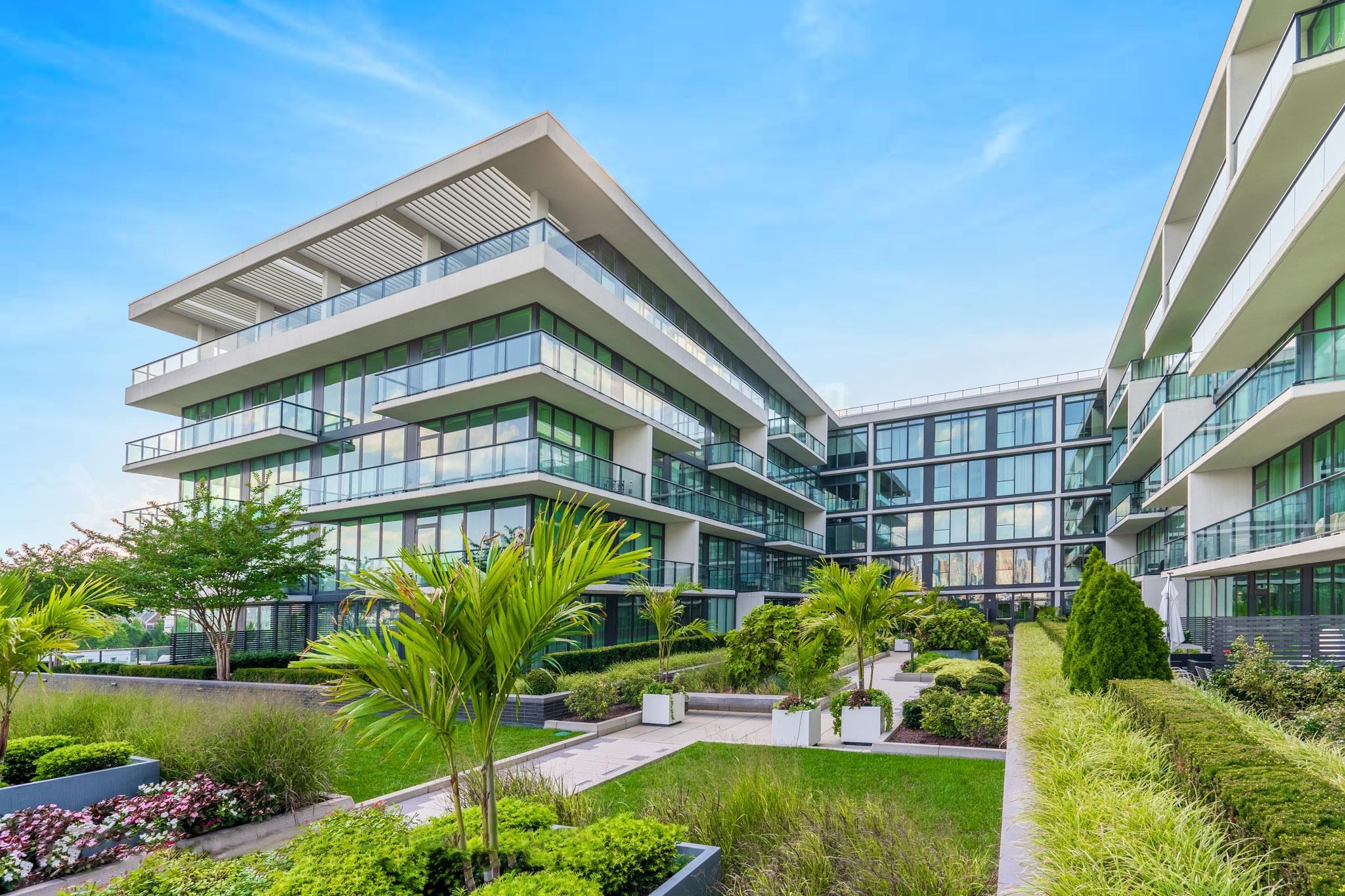 # 250014652 - For Rent in Weehawken NJ