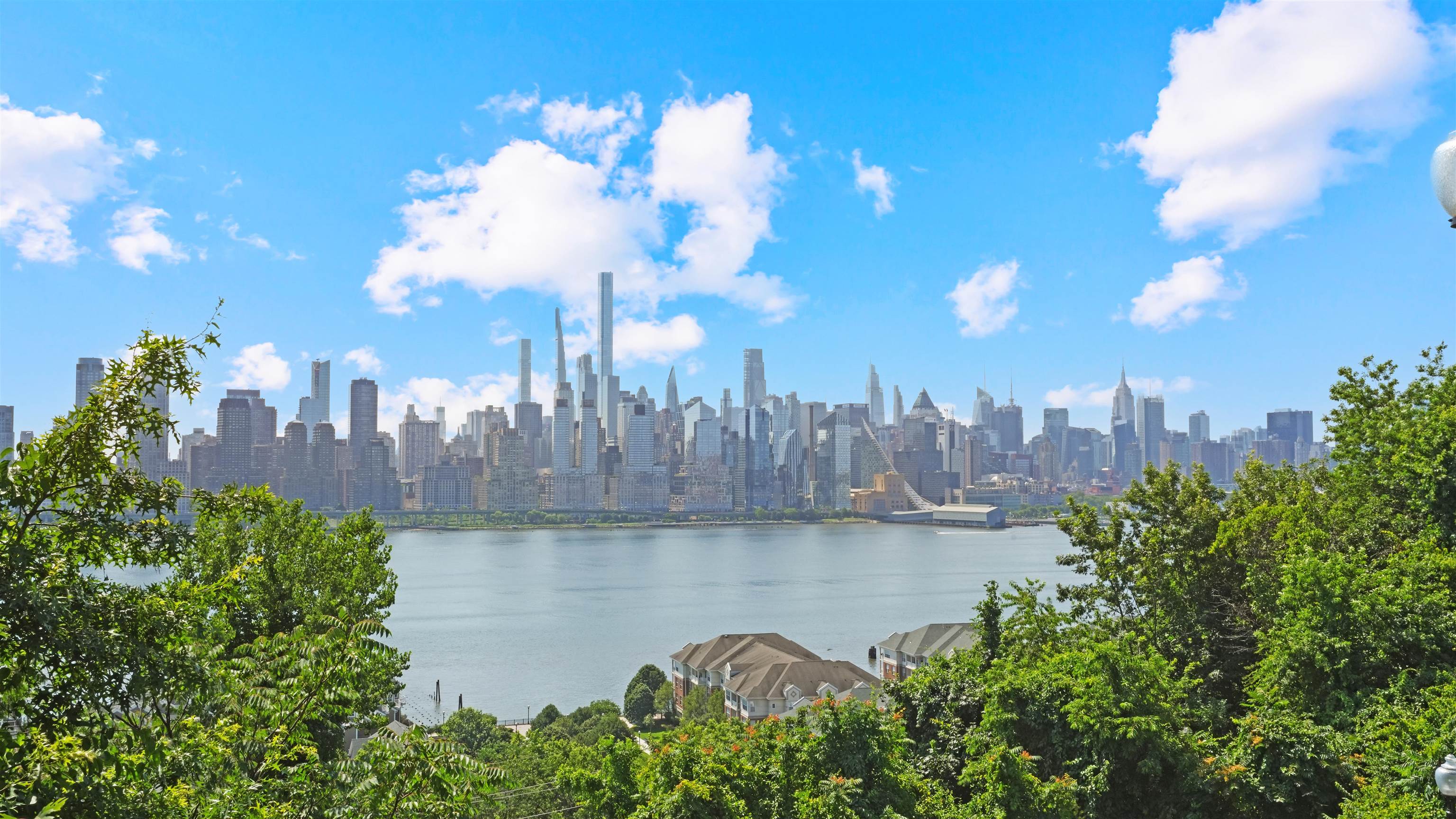 # 250014676 - For Rent in West New York NJ