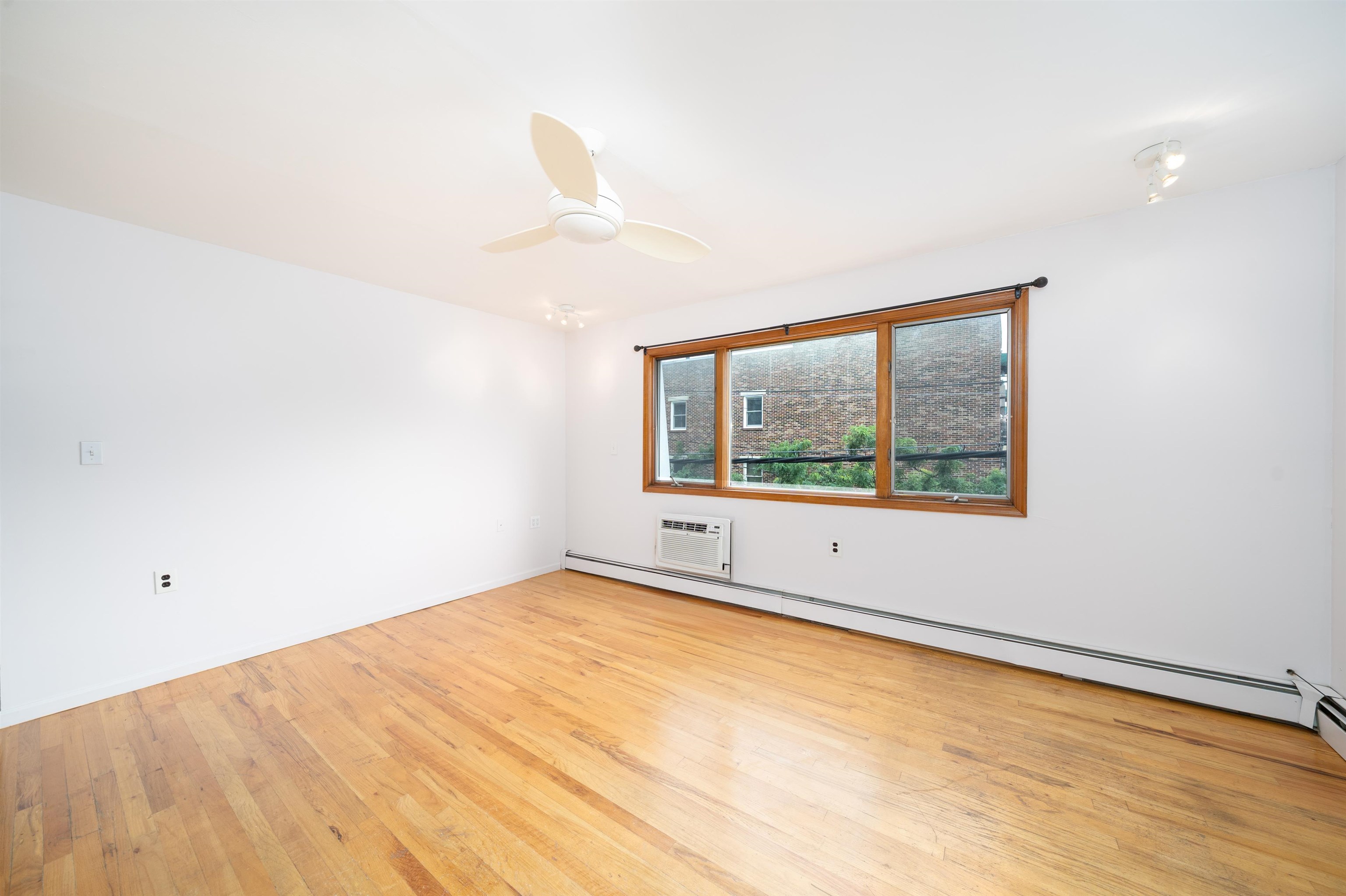 # 250014700 - For Rent in Hoboken NJ