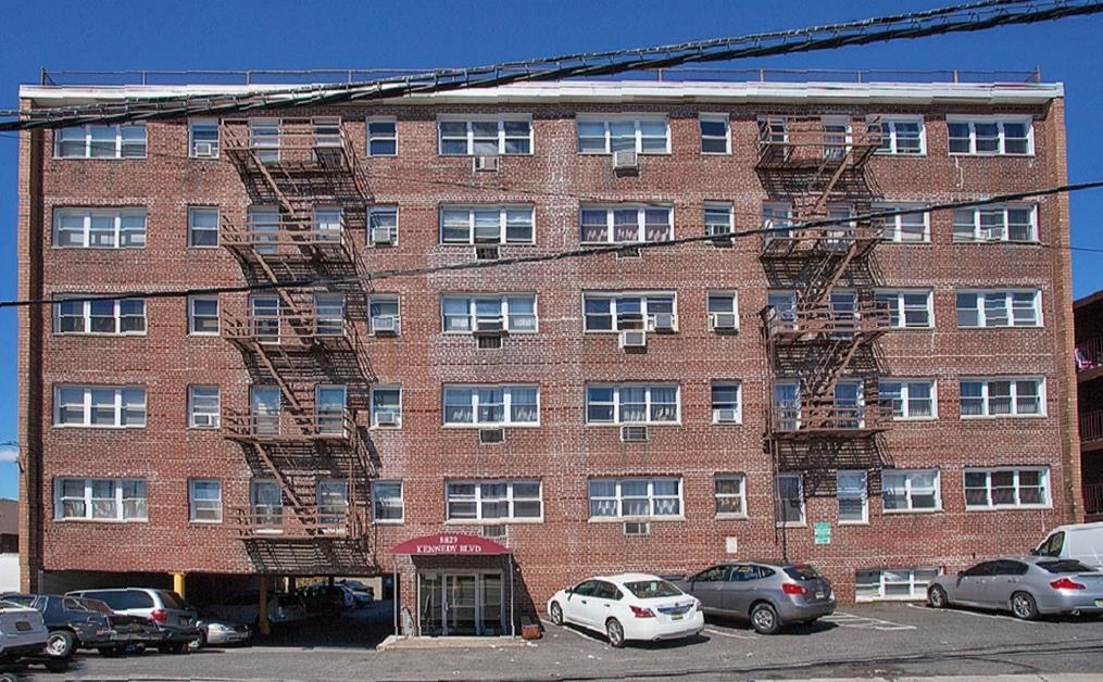 # 250014720 - For Rent in North Bergen NJ