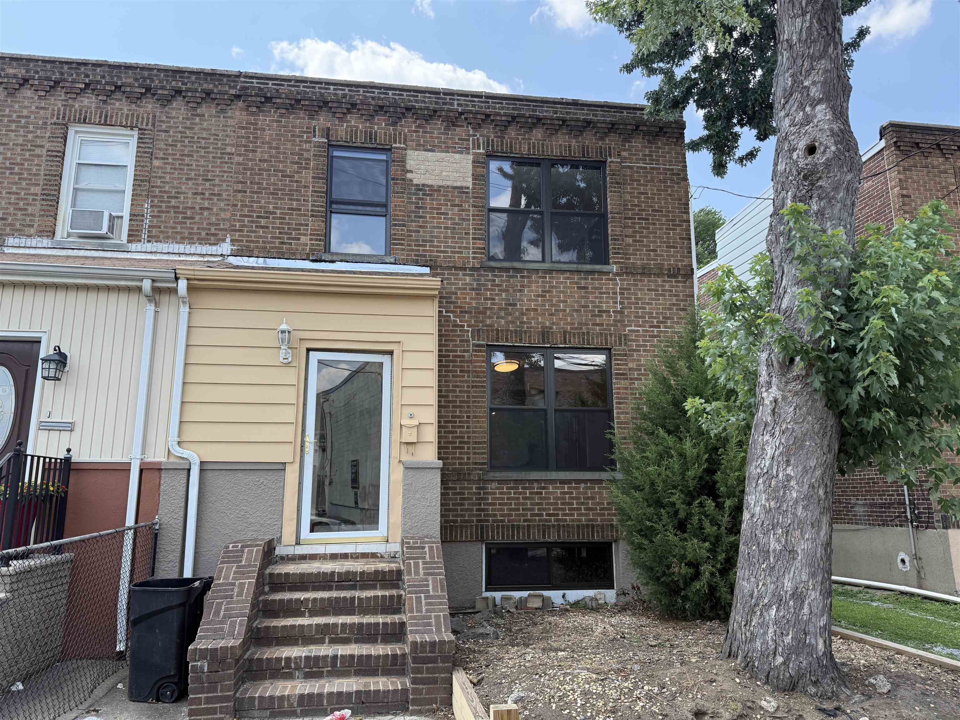 # 250014727 - For Rent in Secaucus NJ
