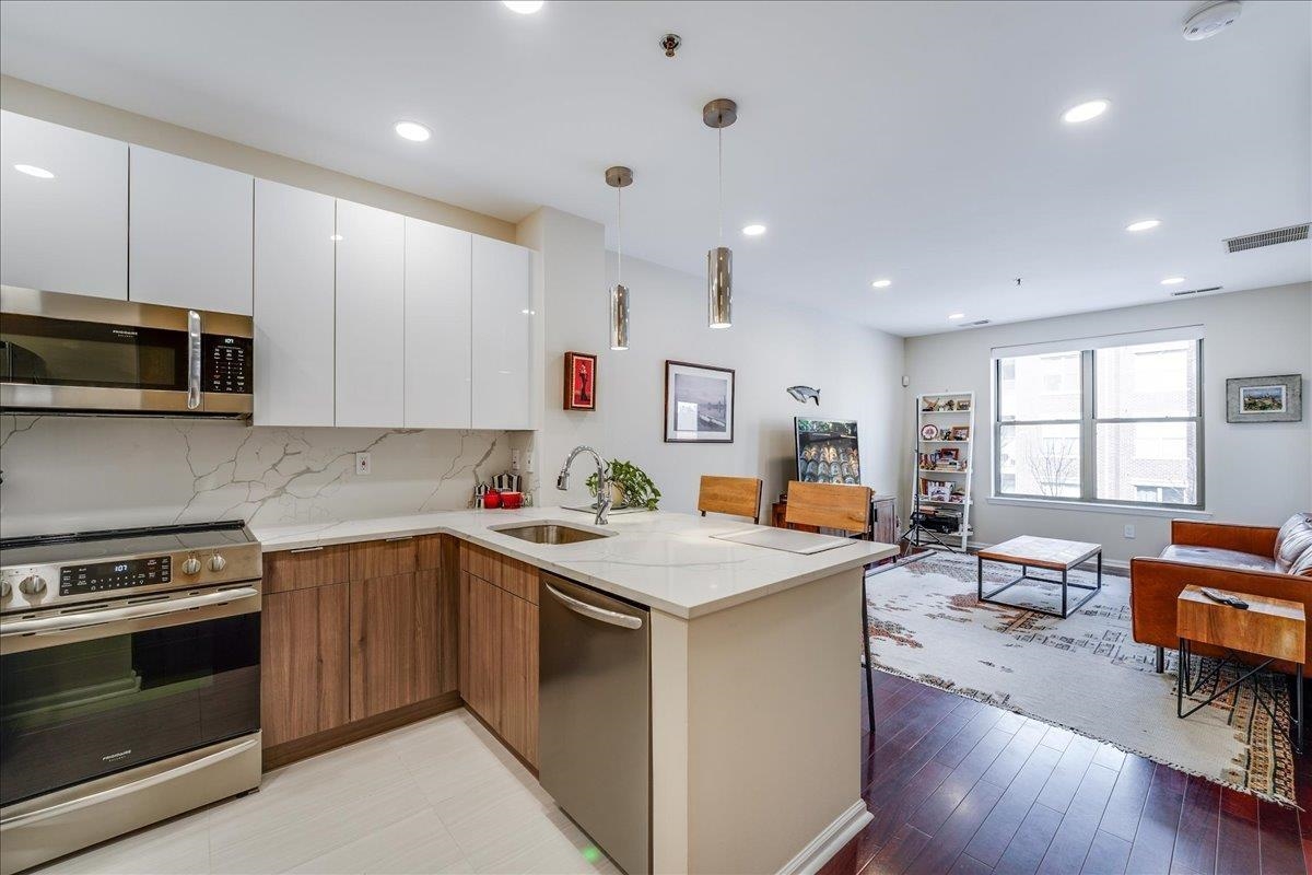 # 250014735 - For Rent in West New York NJ