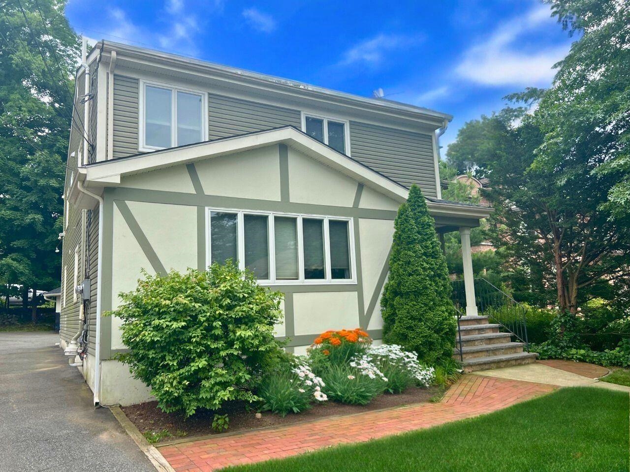 # 250014736 - For Rent in Ridgewood NJ